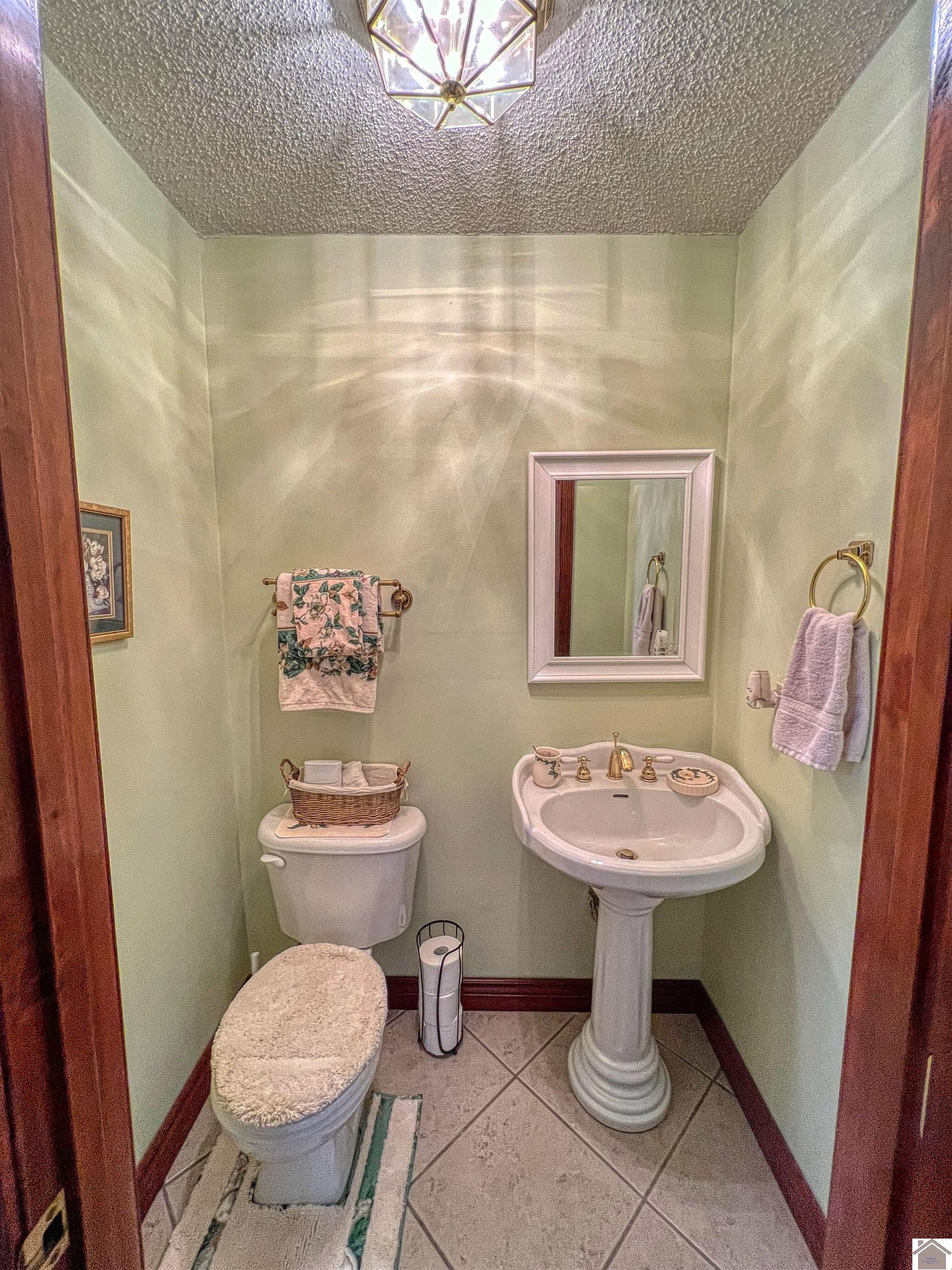 33 Buttercup Dr. Property Photo 4