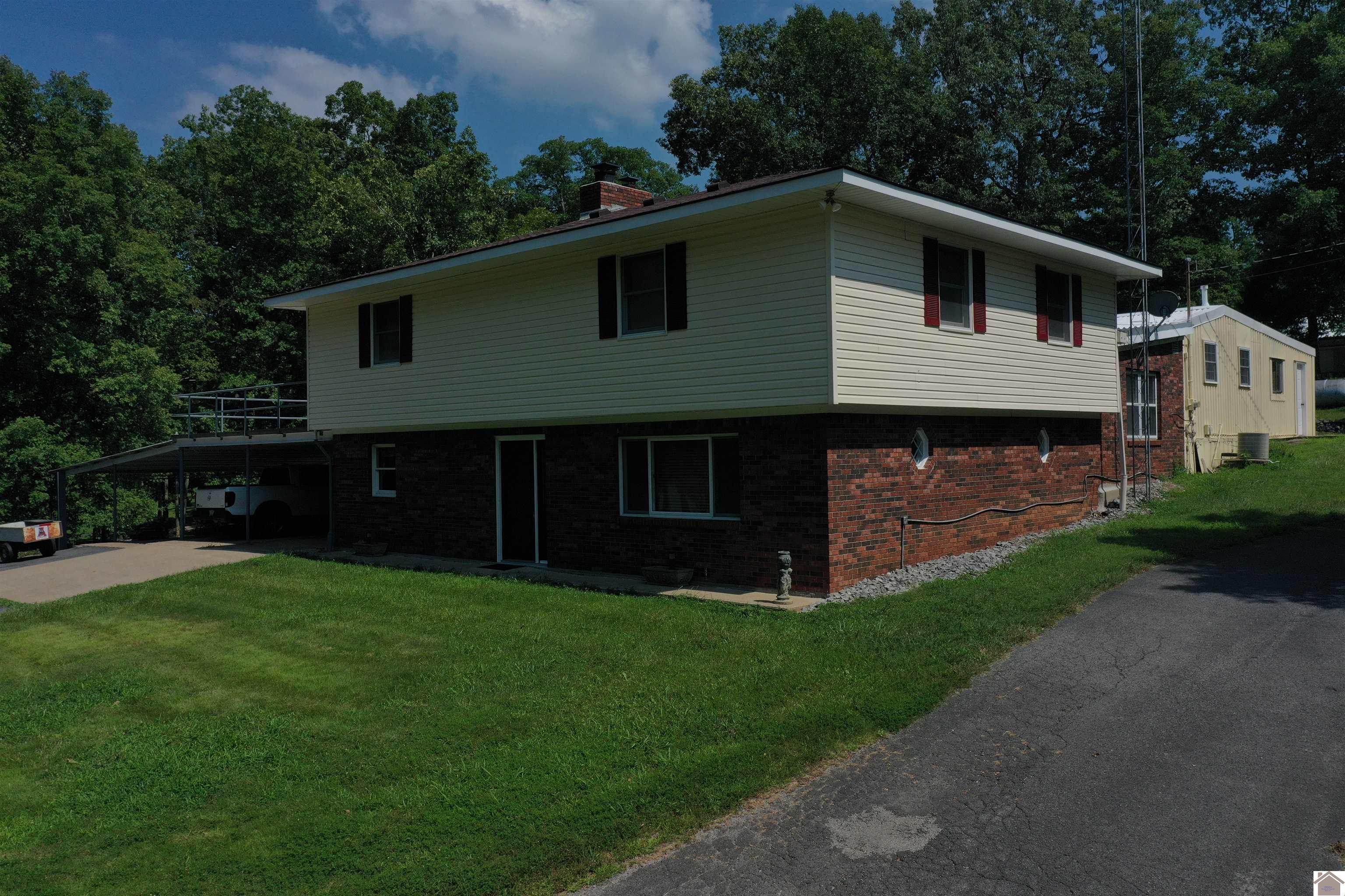 214 Hickory Hill Lane Property Photo 2