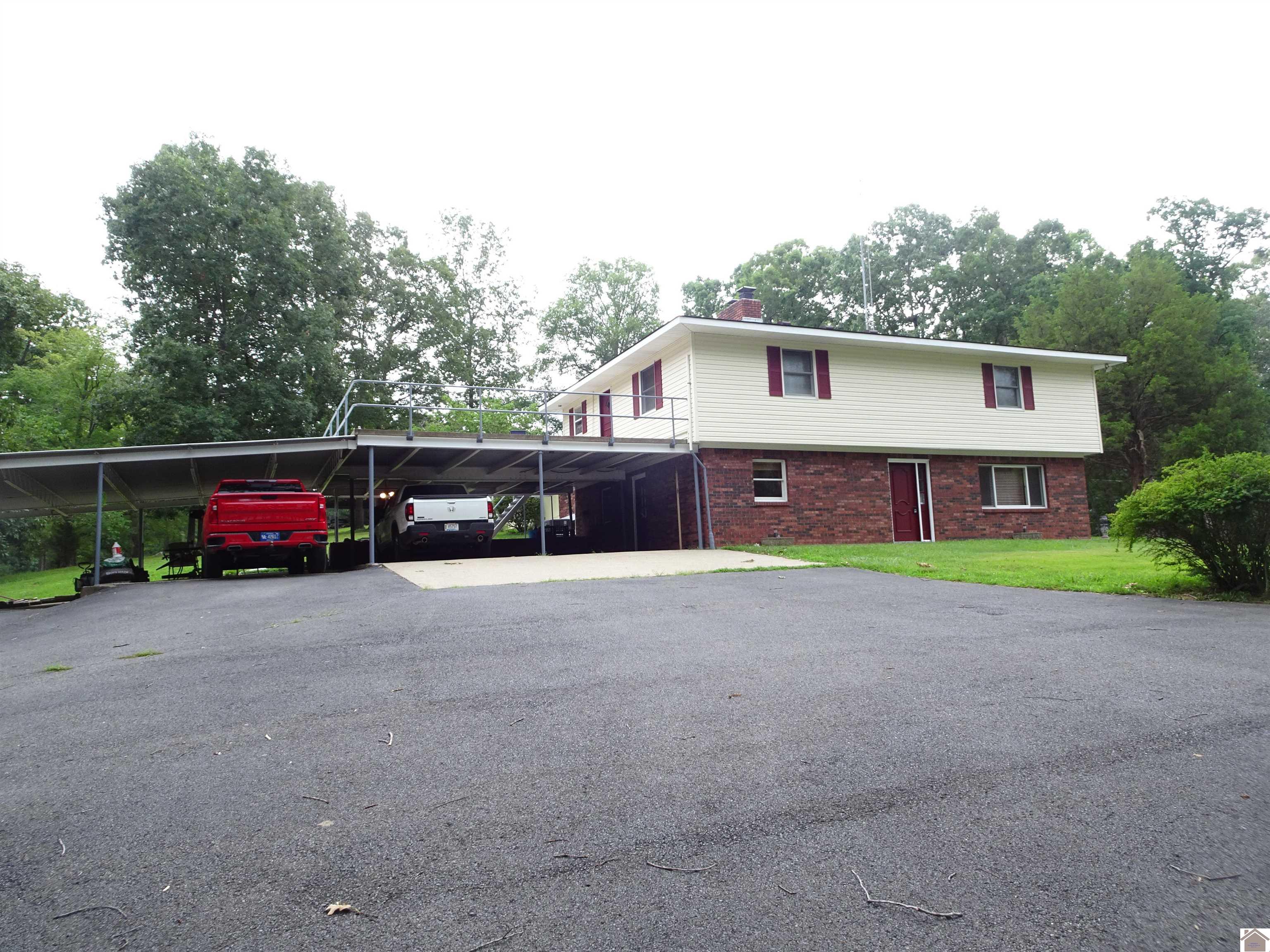 214 Hickory Hill Lane Property Photo 3