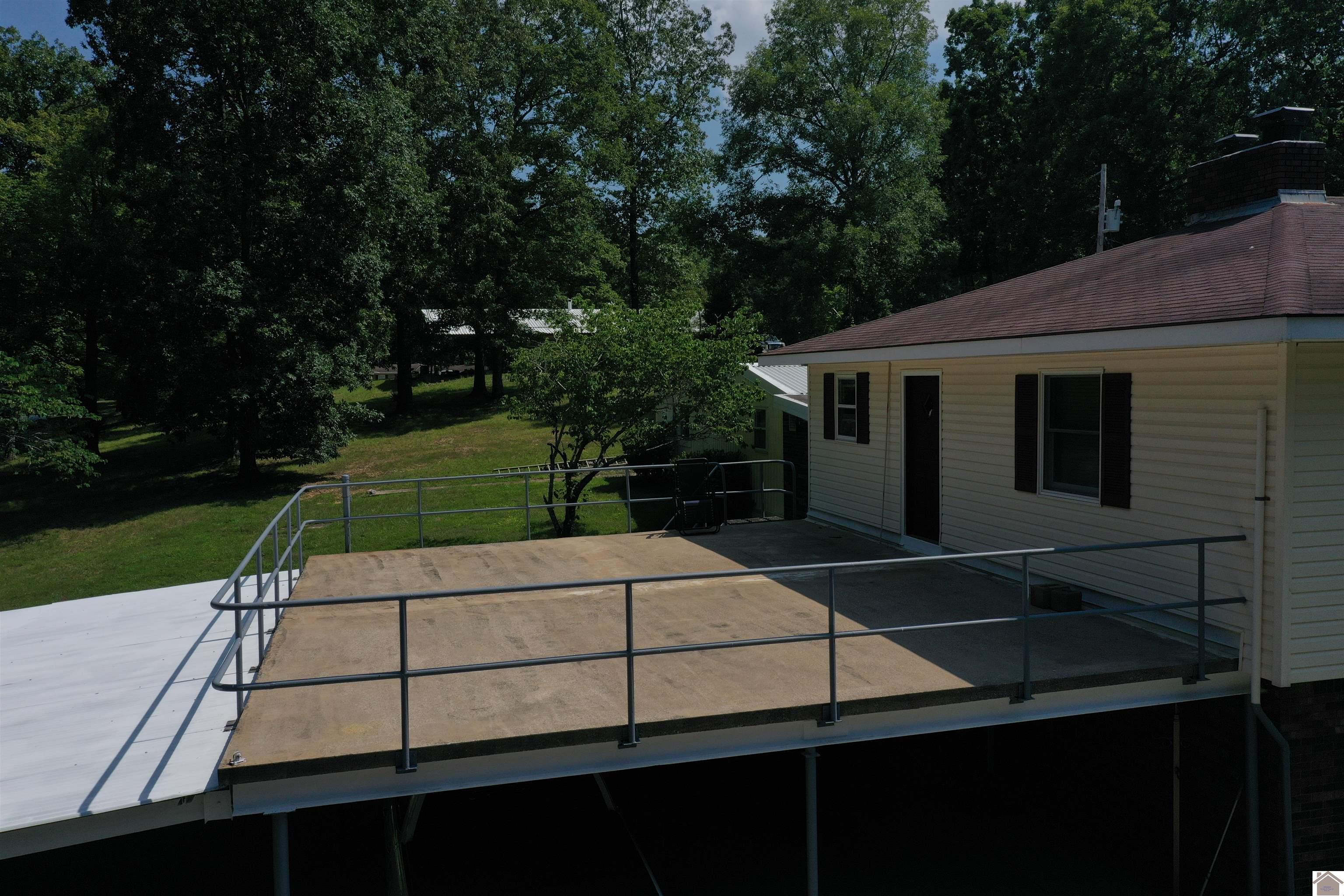 214 Hickory Hill Lane Property Photo 4