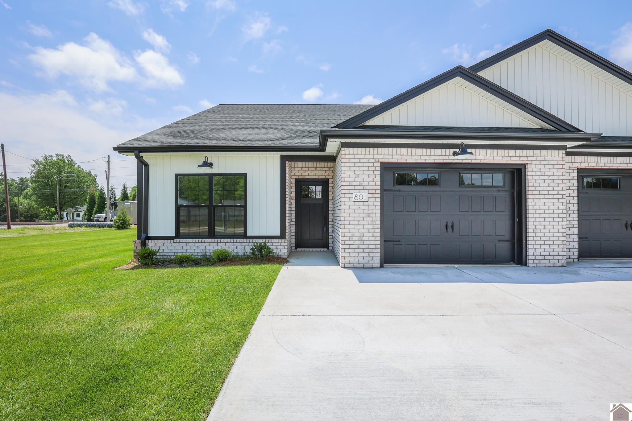 801 Violet Court Property Photo 1