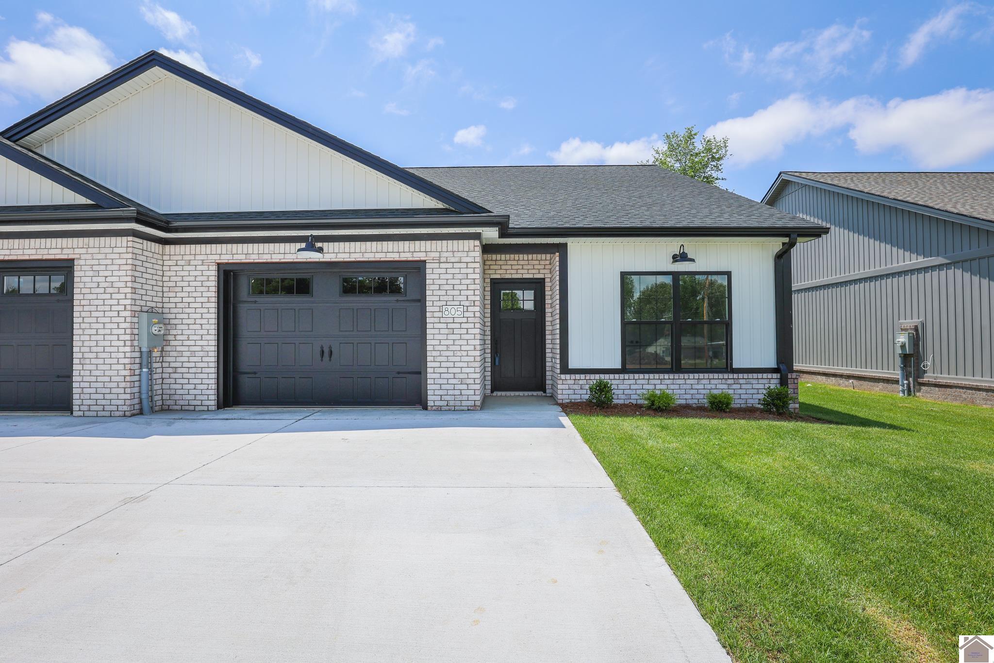 805 Violet Court Property Photo 1