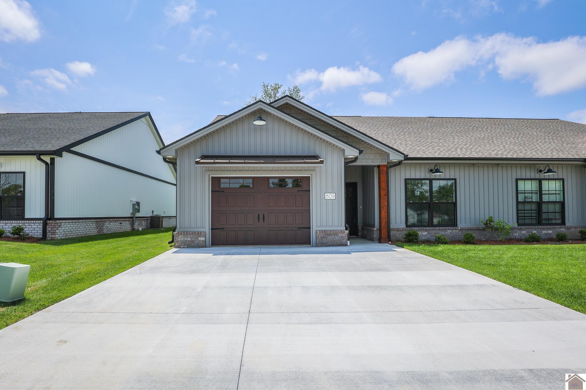 809 Violet Court Property Photo 1
