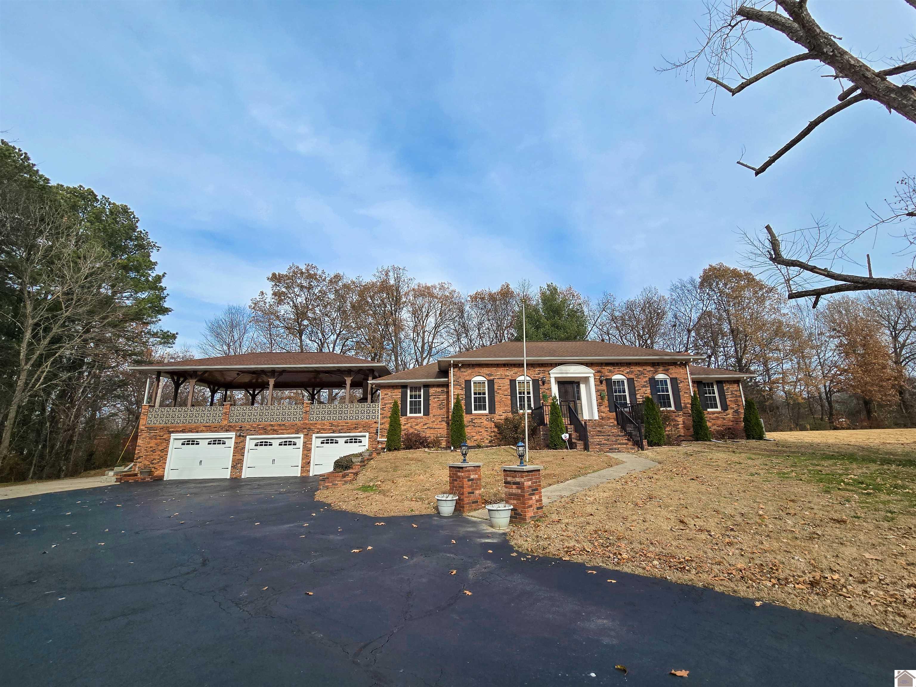 145 Brenna Dr Property Photo 1
