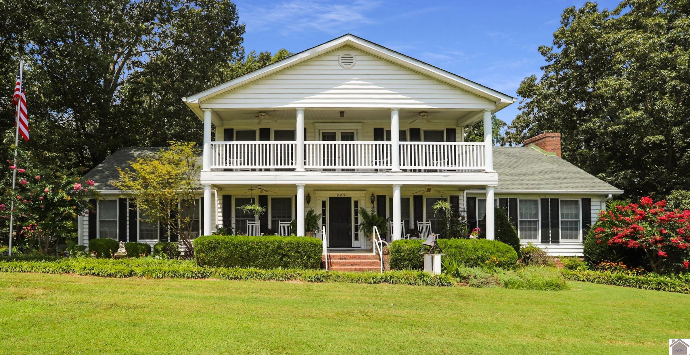 225 Blue Springs Blvd
