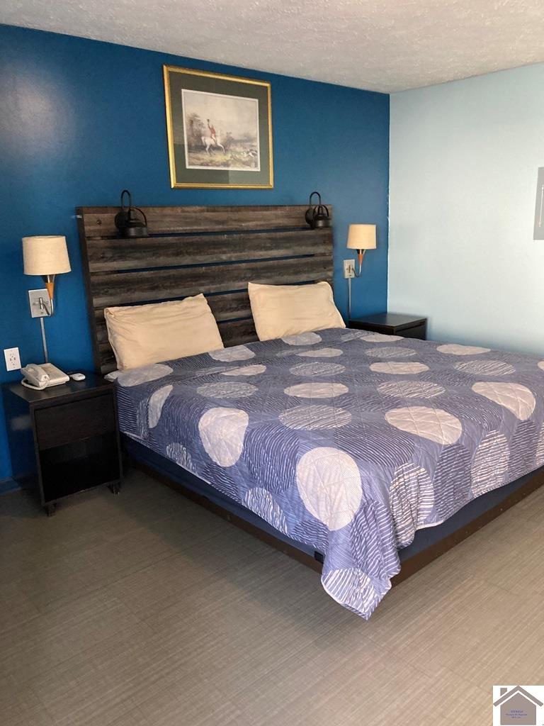 2550 Lone Oak Road Property Photo 4