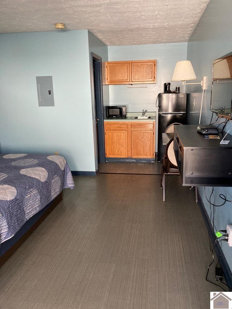 2550 Lone Oak Road Property Photo 5