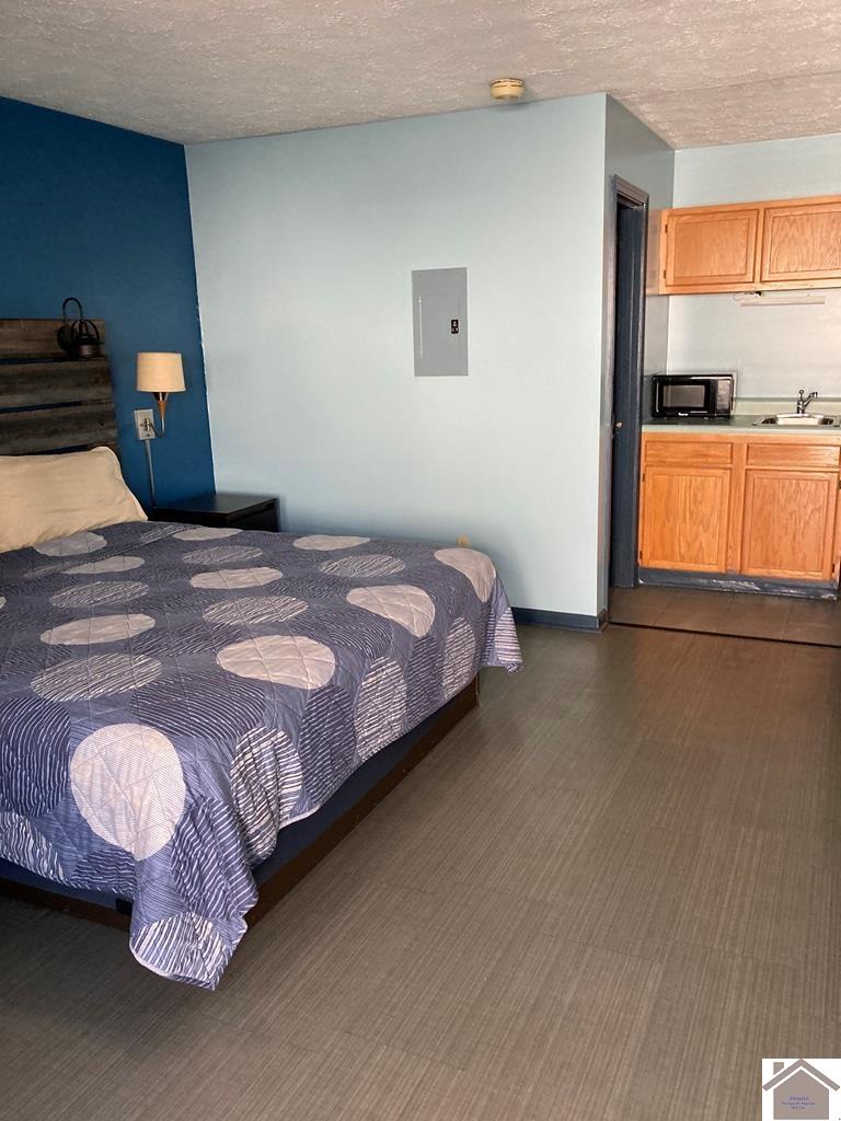 2550 Lone Oak Road Property Photo 6