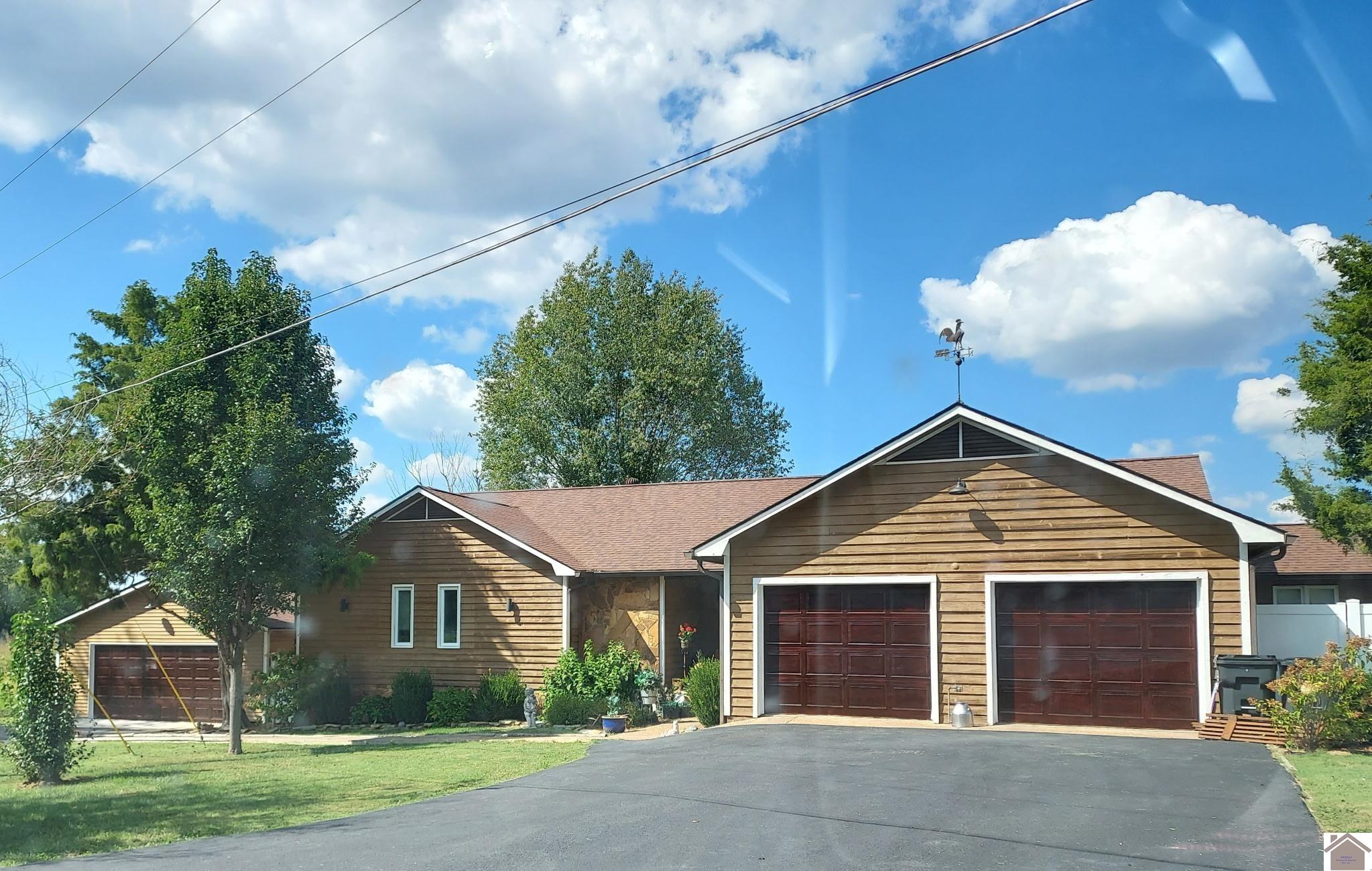 915 Riverview Drive Property Photo 1