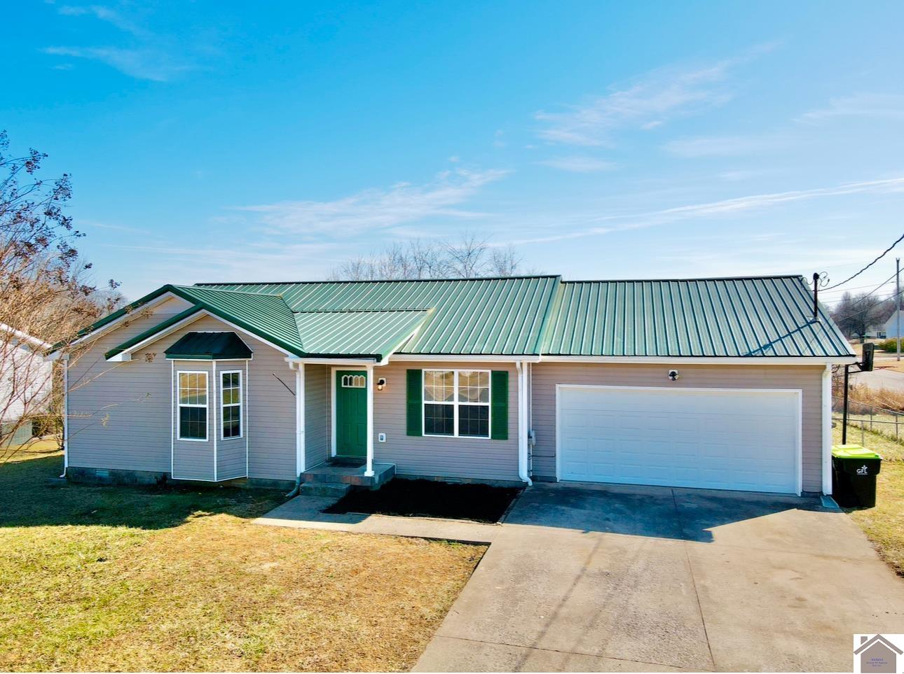 242 Golden Pond Ave Property Photo