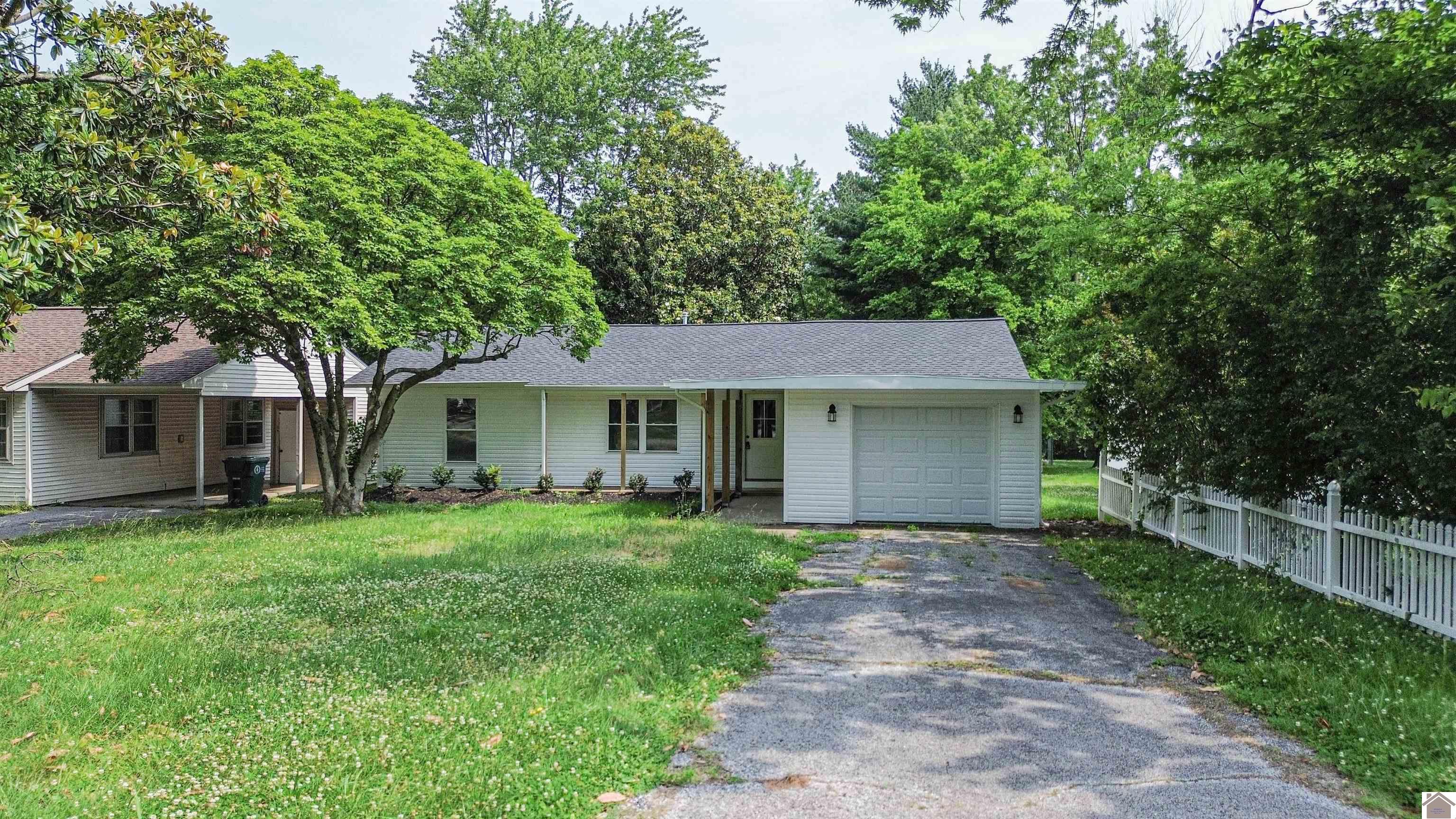 148 Iroquois Dr. Property Photo 1