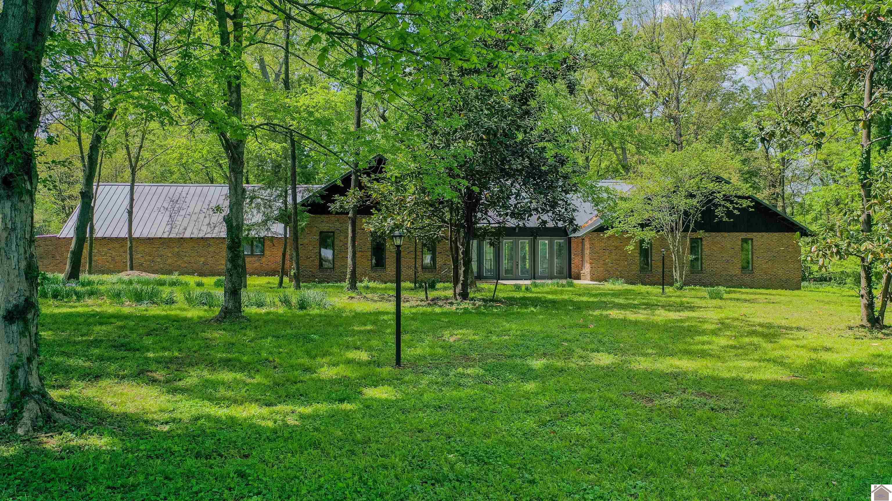 1435 Us Highway 641 North Property Photo 1