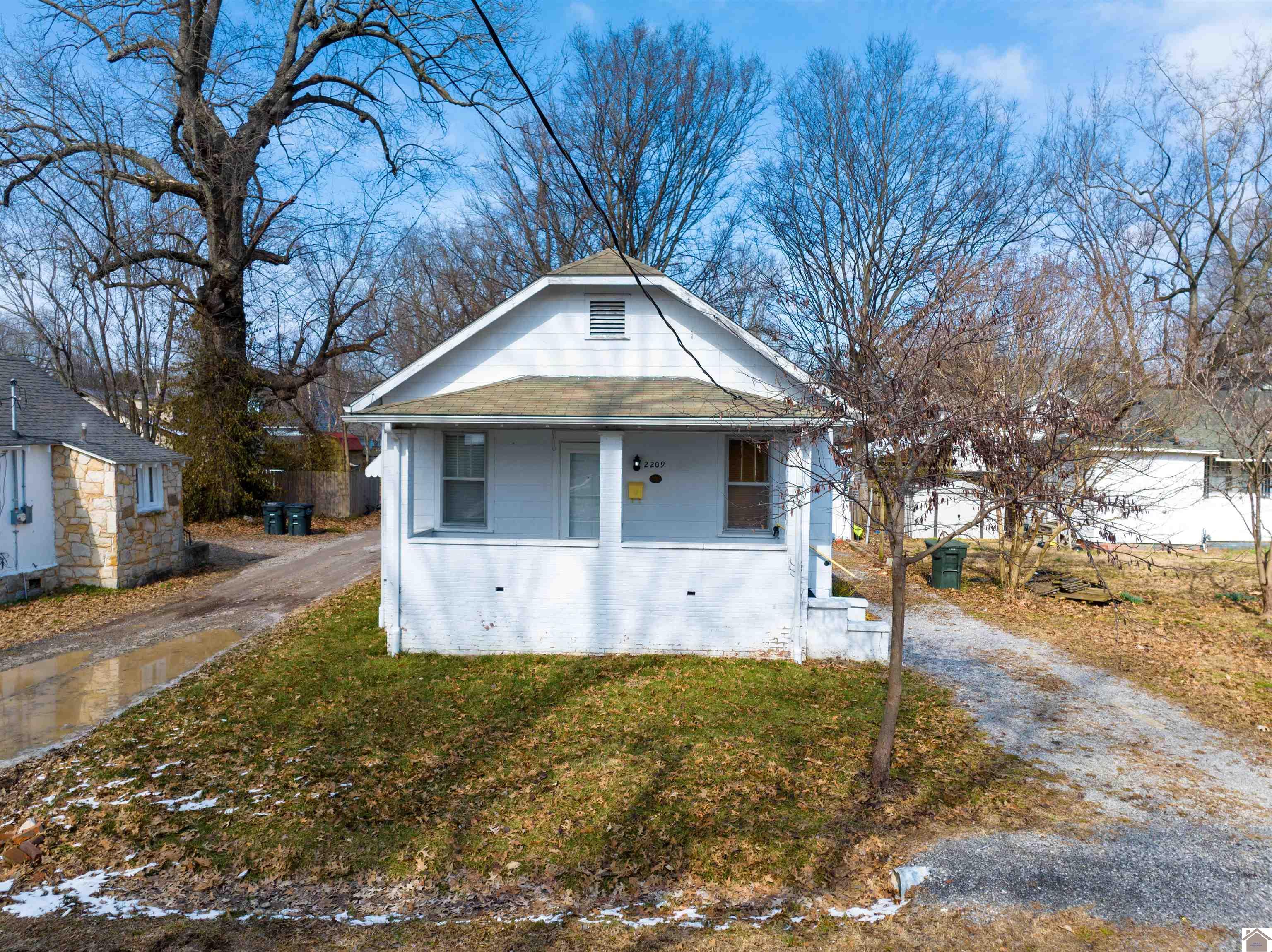 2209 Lindsey St Property Photo 1