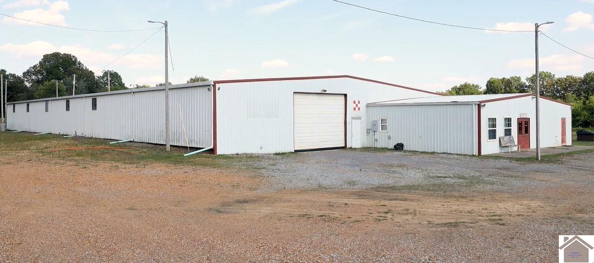 31 E Vaughn Rd Property Photo 1