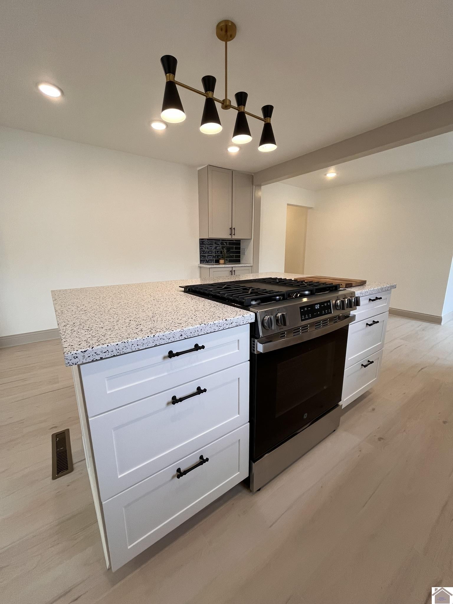 680 Chestnut St. Property Photo 12