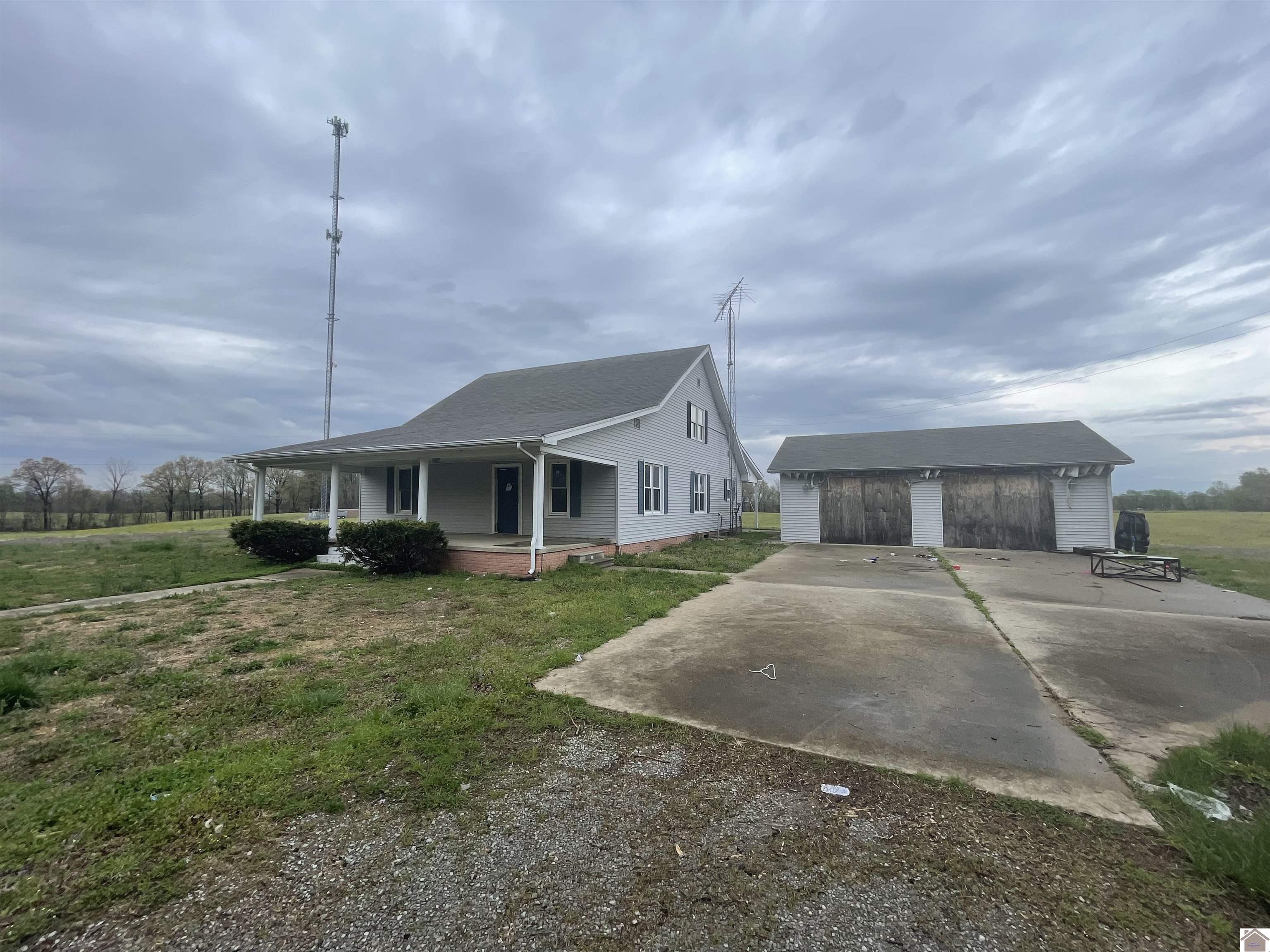 302 County Road 1307 Property Photo 1