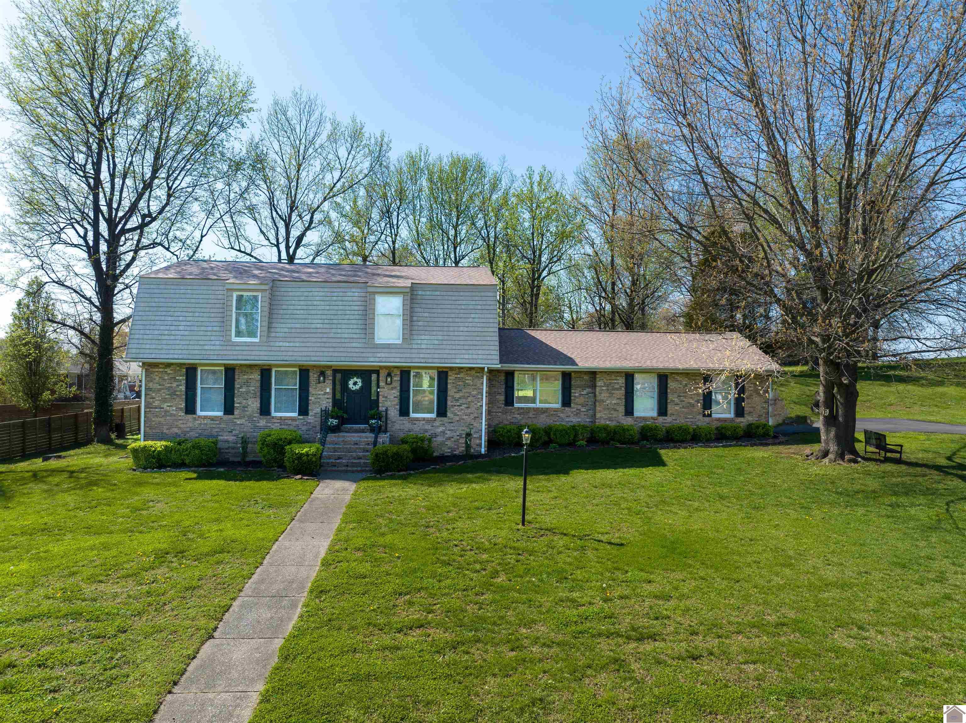 555 Fairview Dr Property Photo 1
