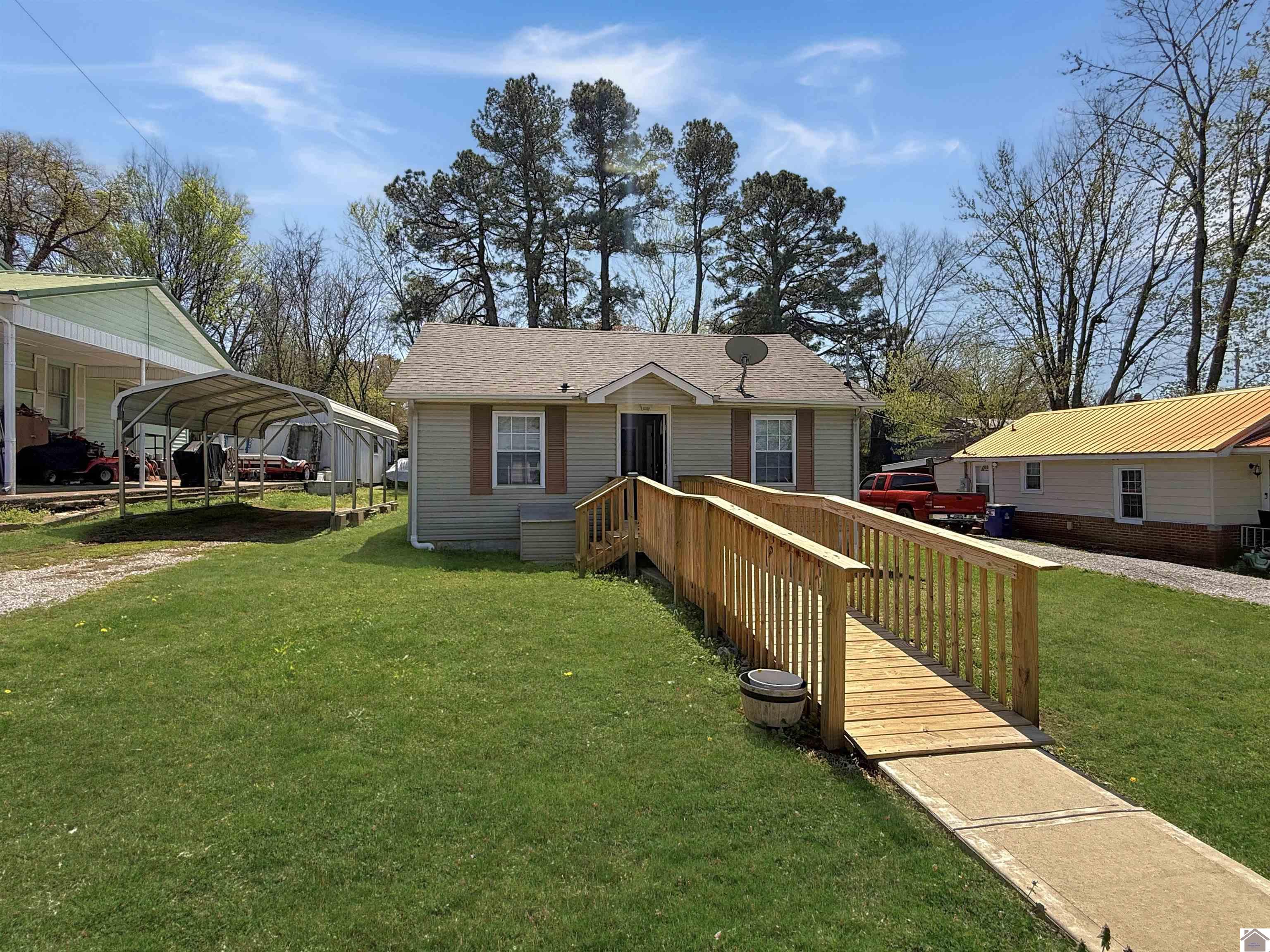 826 Maple Property Photo 1