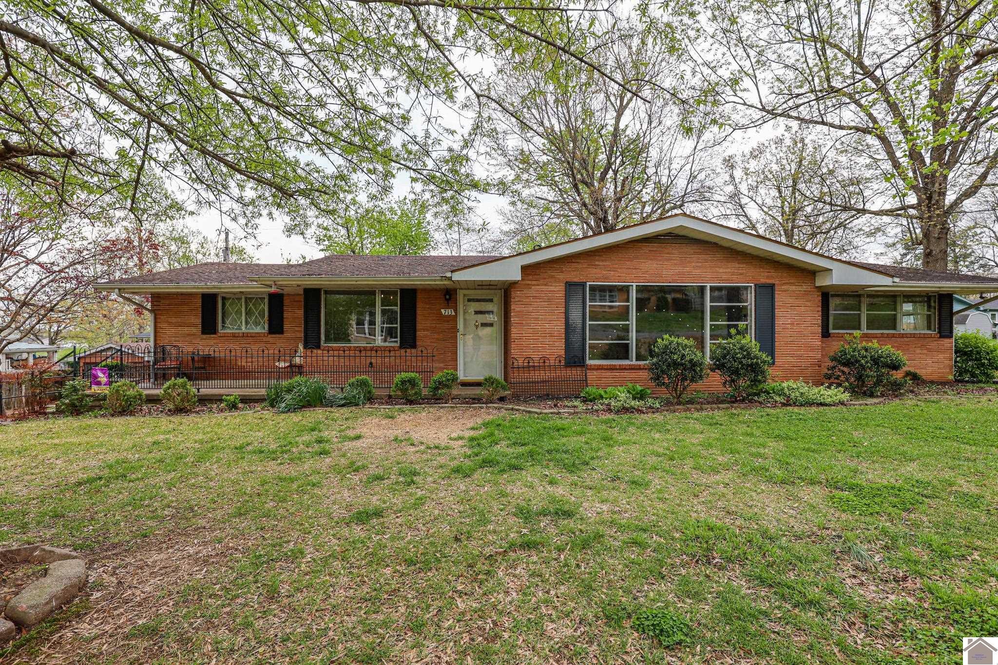 713 Elm St Property Photo