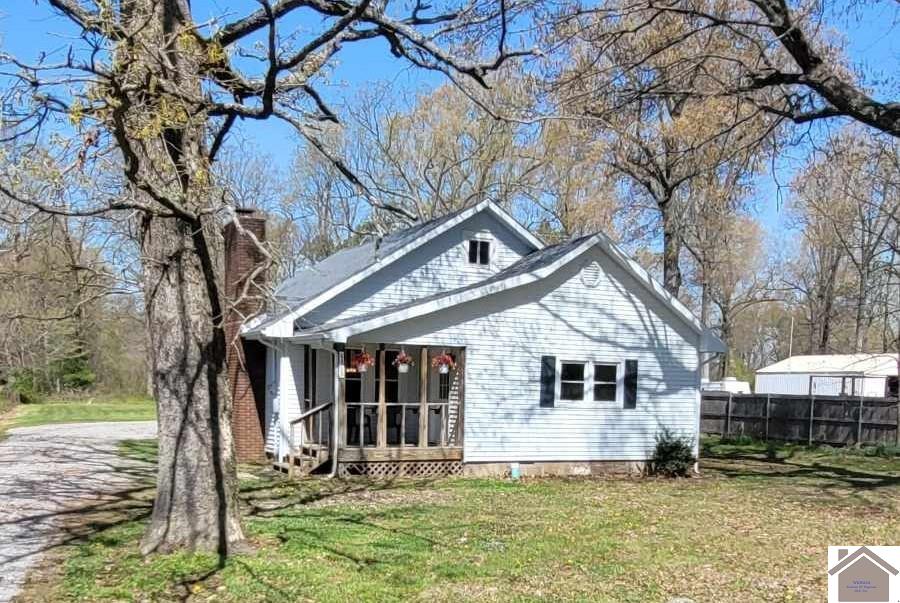 6065 Metropolis Lake Road Property Photo