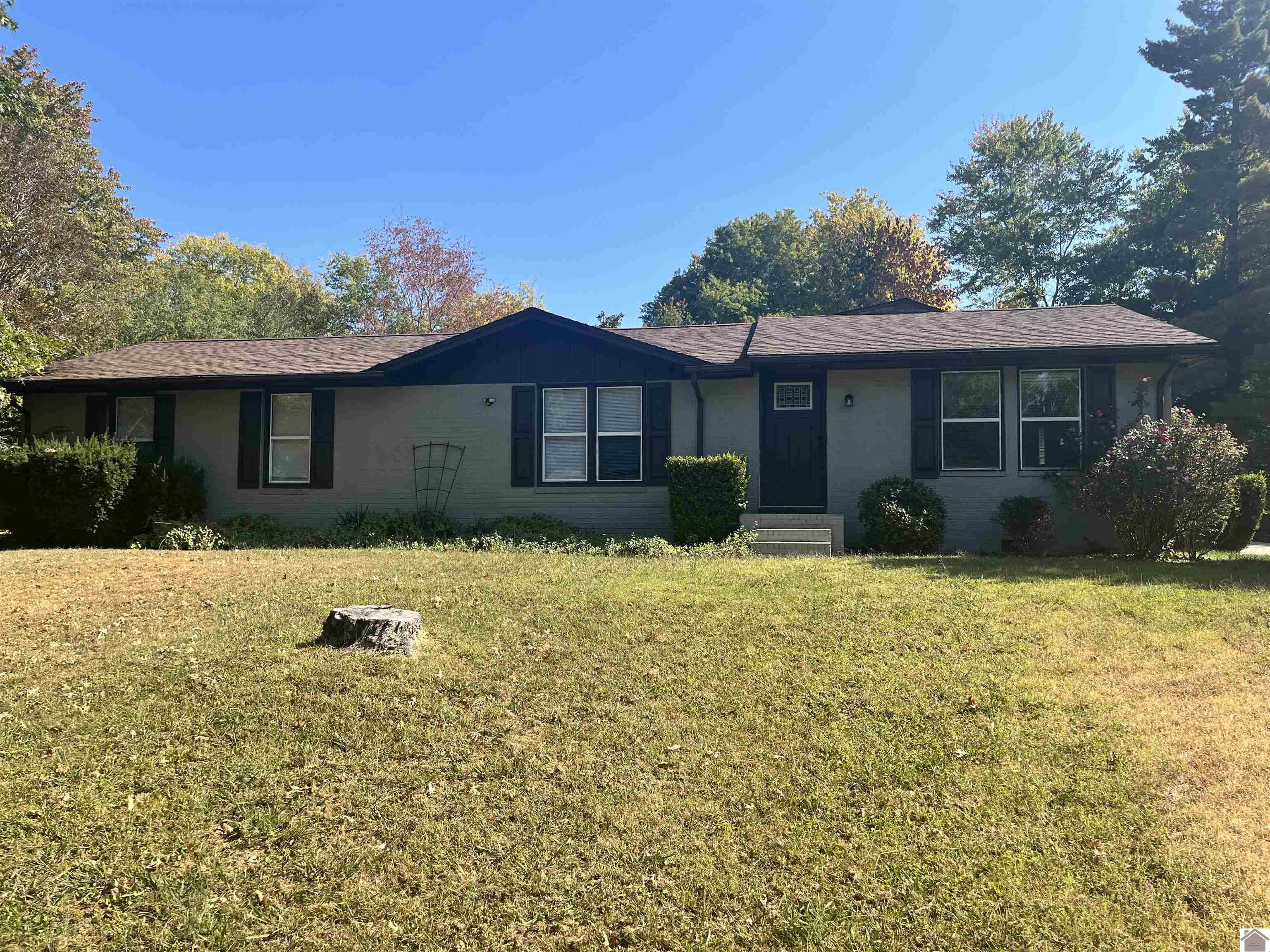 1500 Clayshire Property Photo 1