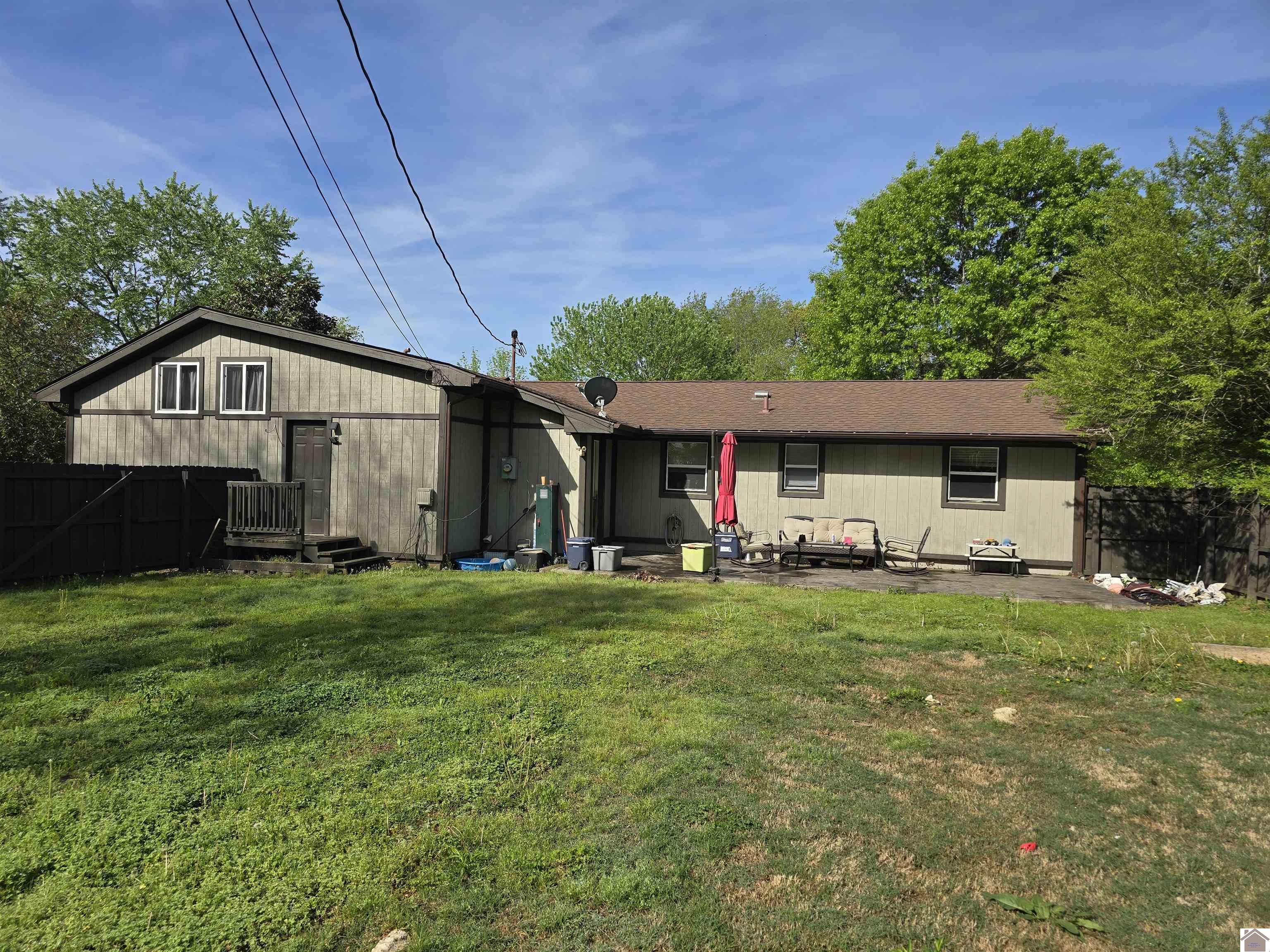 1500 Clayshire Property Photo 3