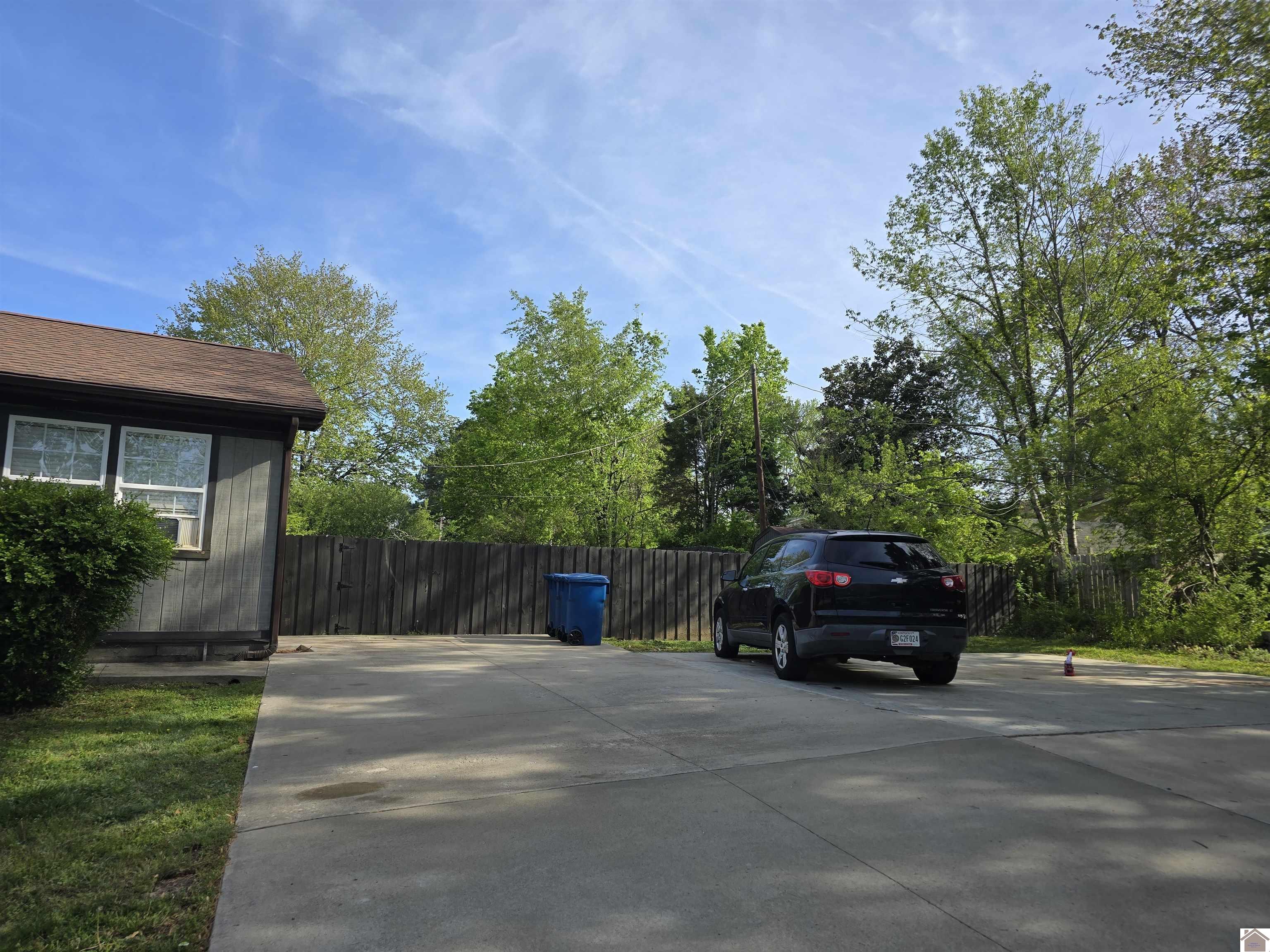 1500 Clayshire Property Photo 6