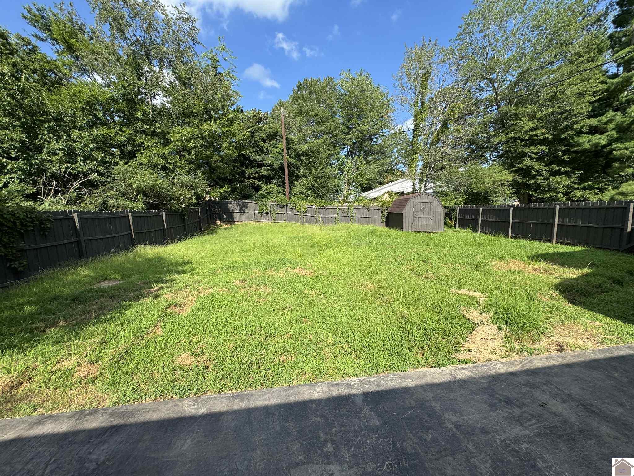 1500 Clayshire Property Photo 8