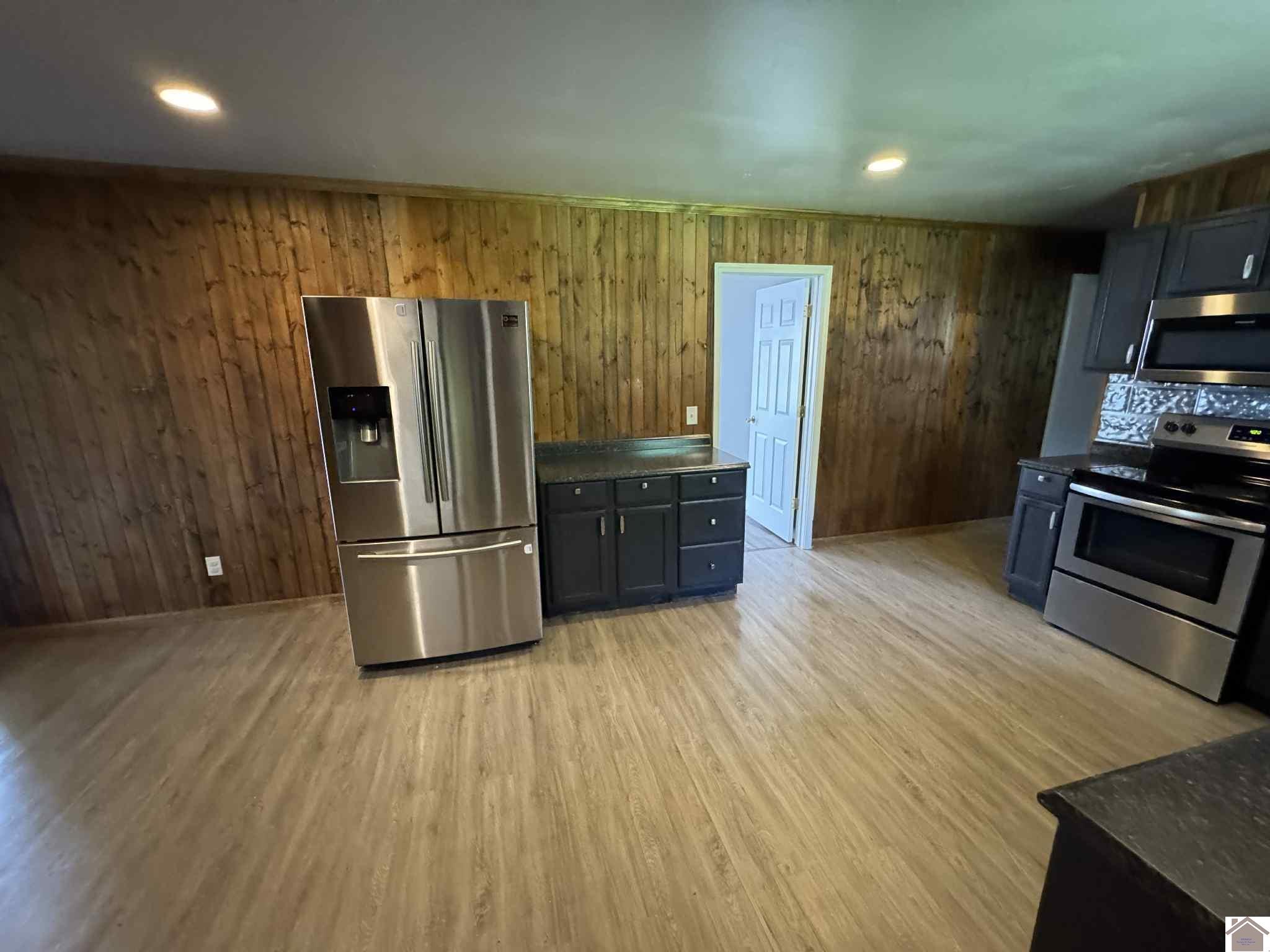 1500 Clayshire Property Photo 13