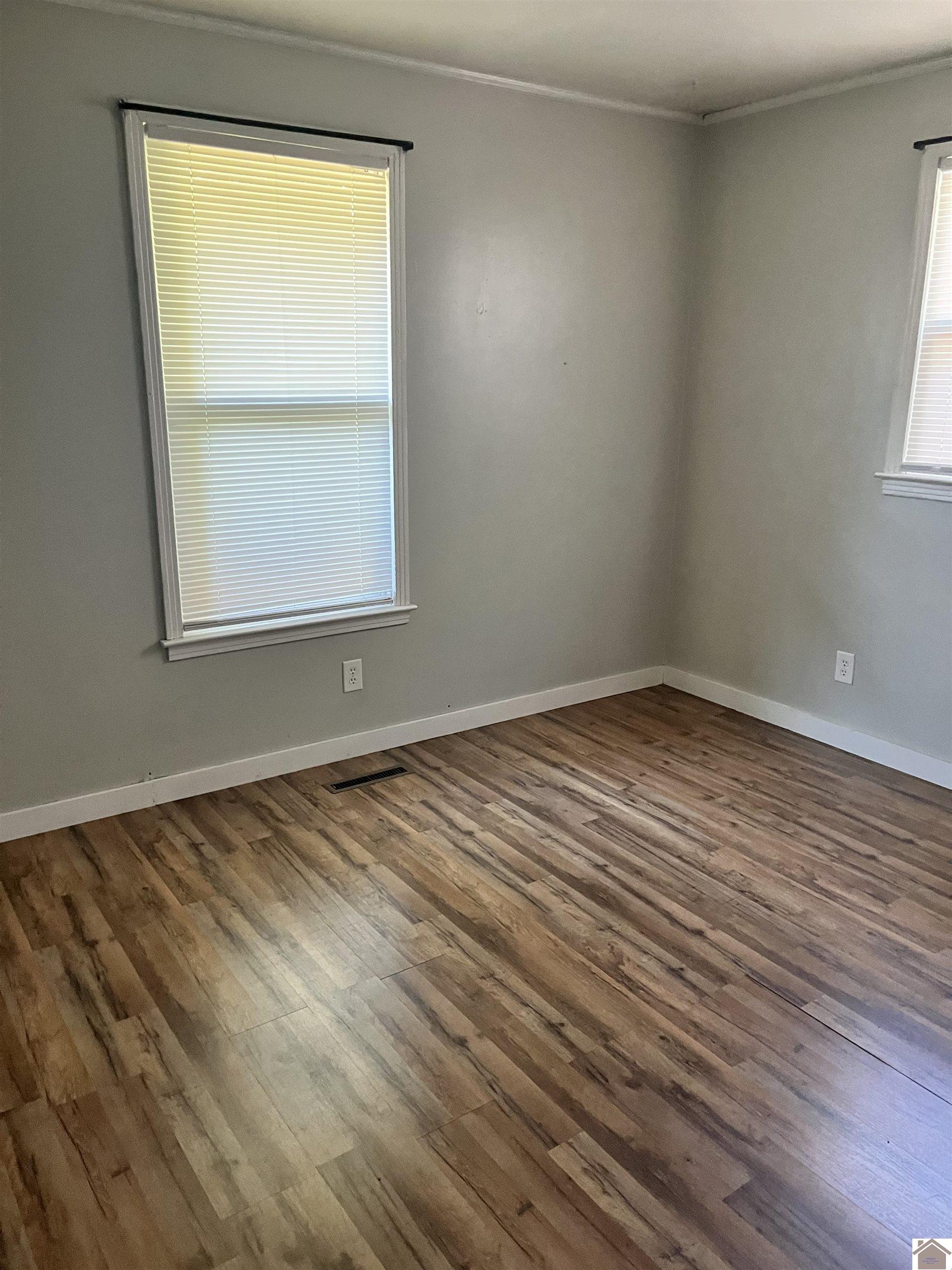 1500 Clayshire Property Photo 18