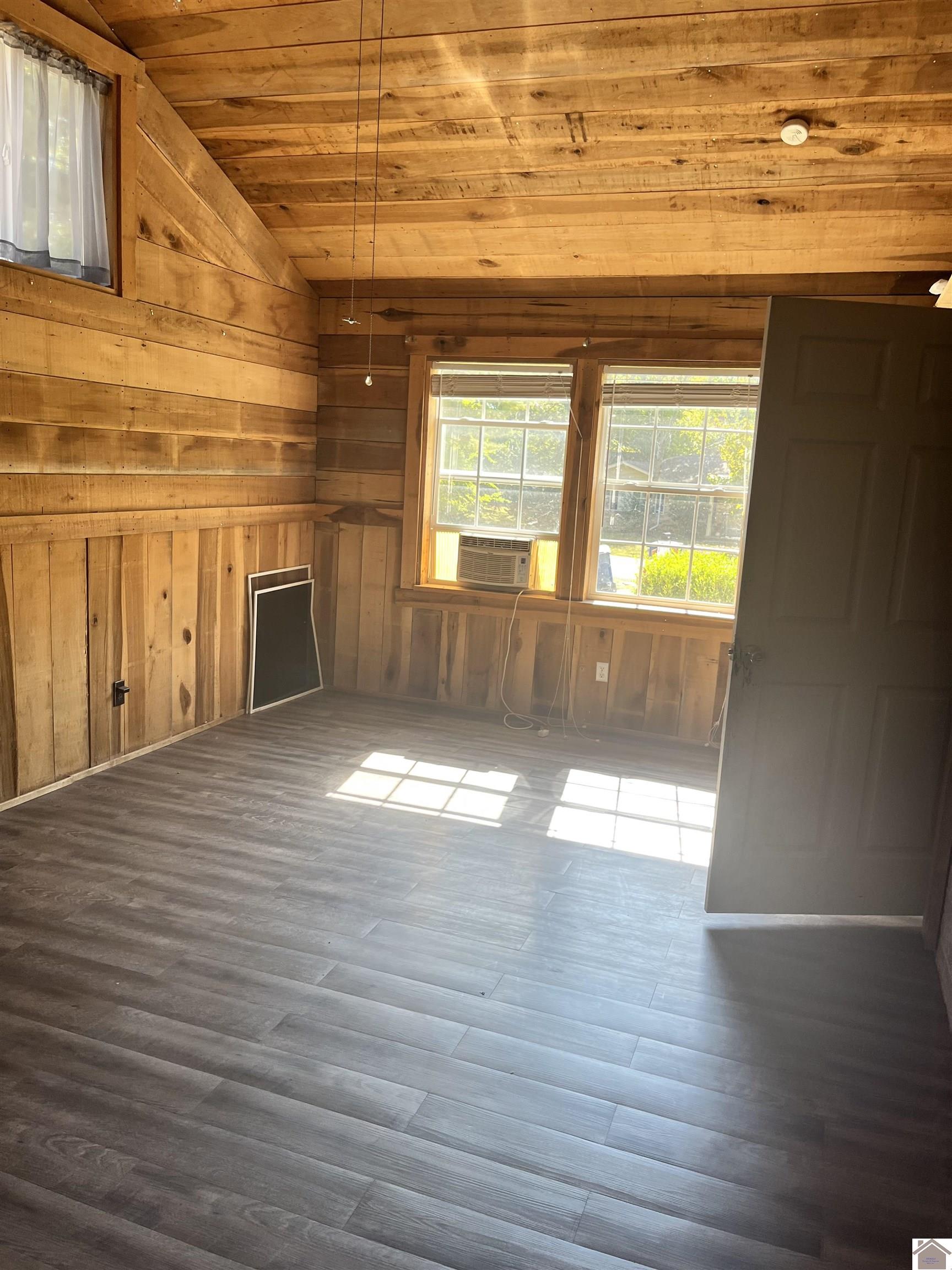1500 Clayshire Property Photo 29