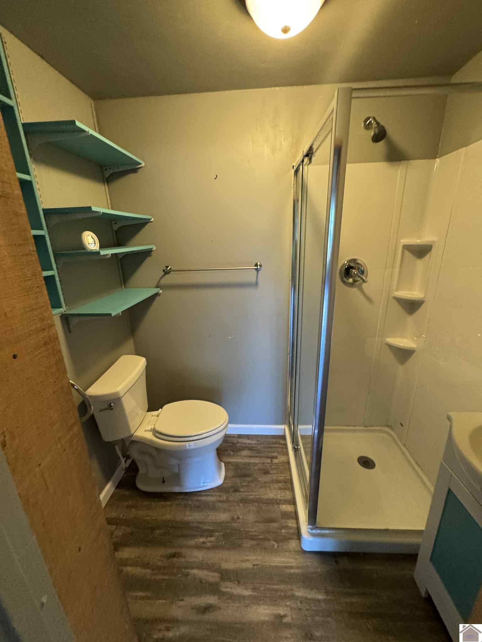 1500 Clayshire Property Photo 32