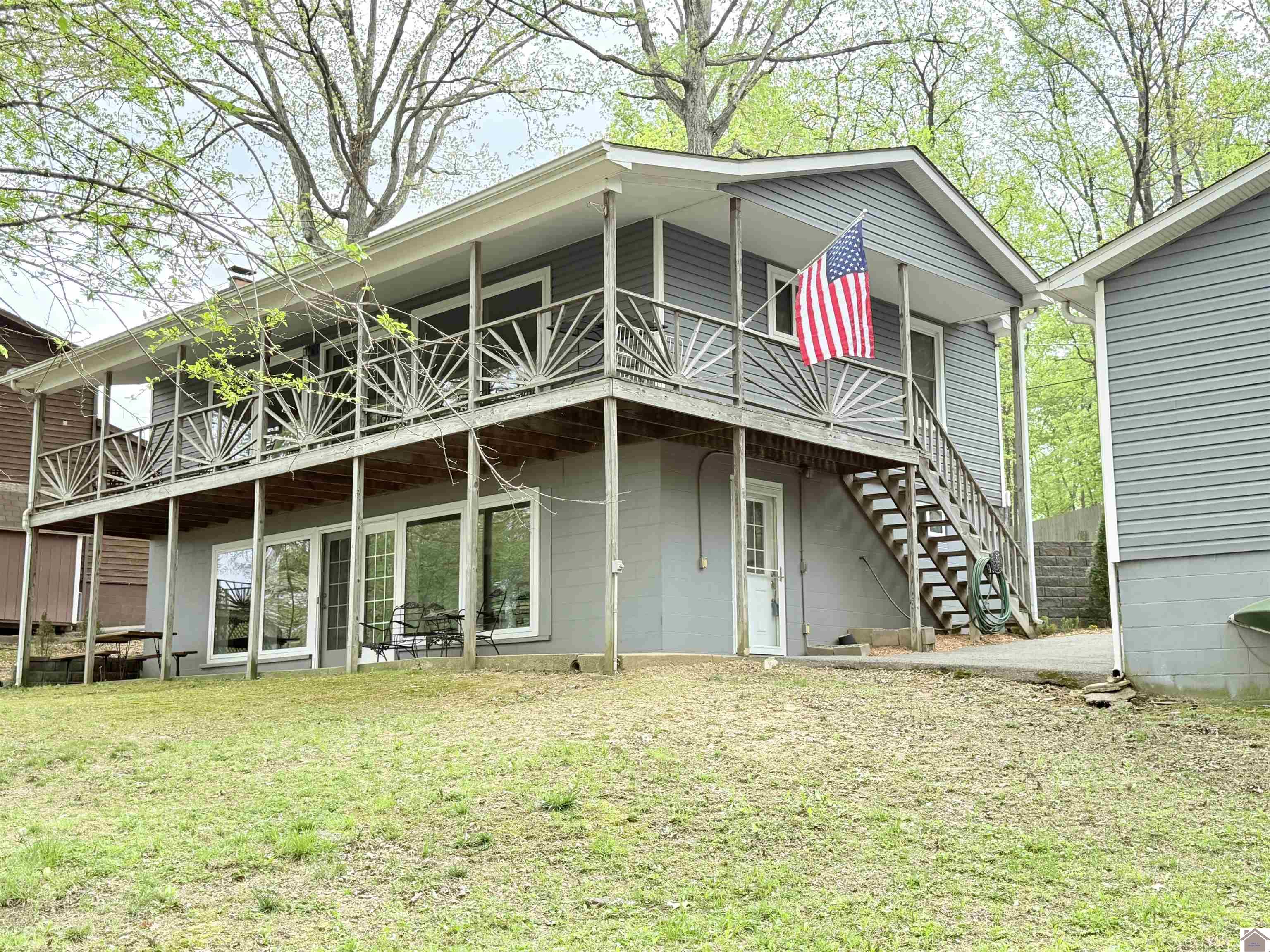 195 Peachtree Dr Property Photo 1