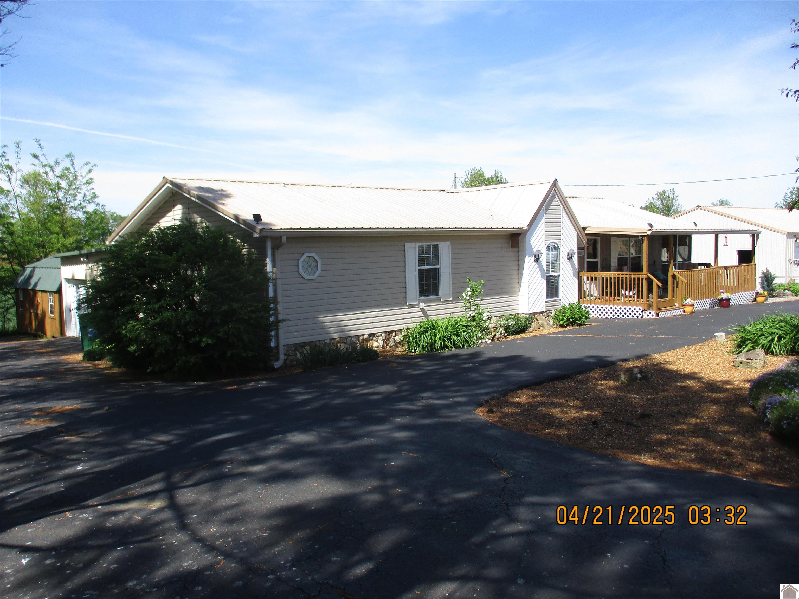 122 Breezy Loop Property Photo 1