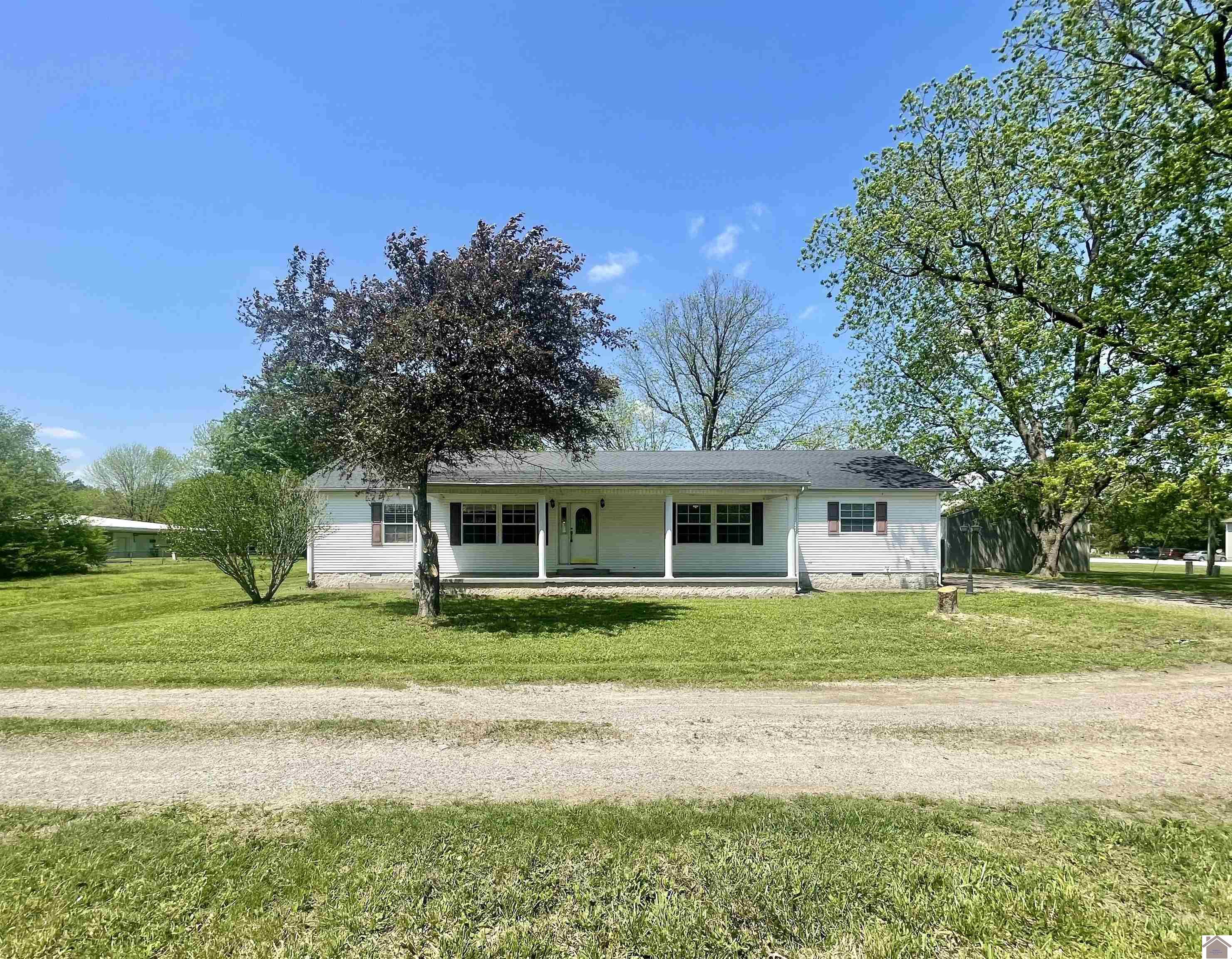 5770 & 5772 Metropolis Lake Road Property Photo