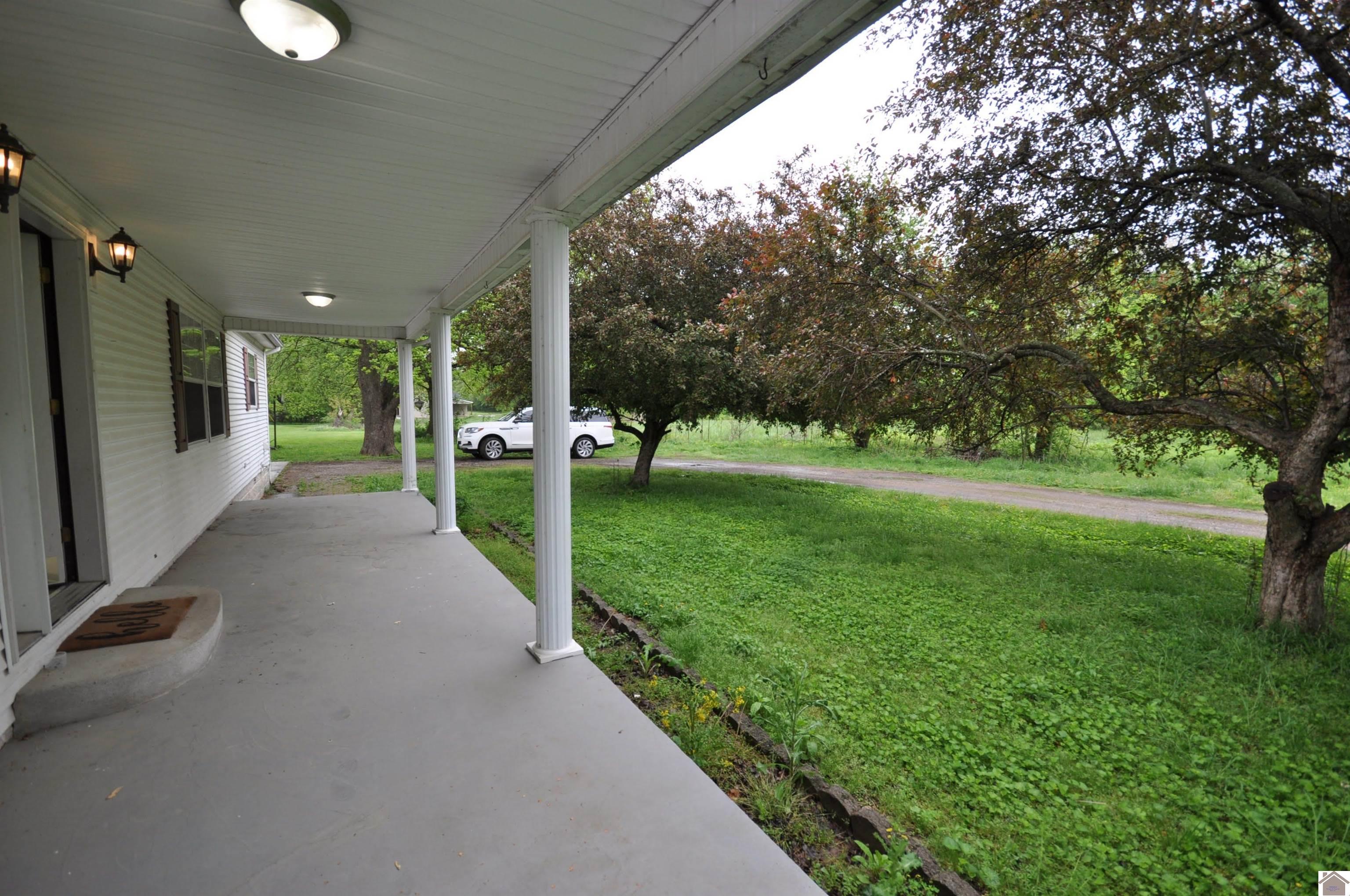 5770 & 5772 Metropolis Lake Road Property Photo 5