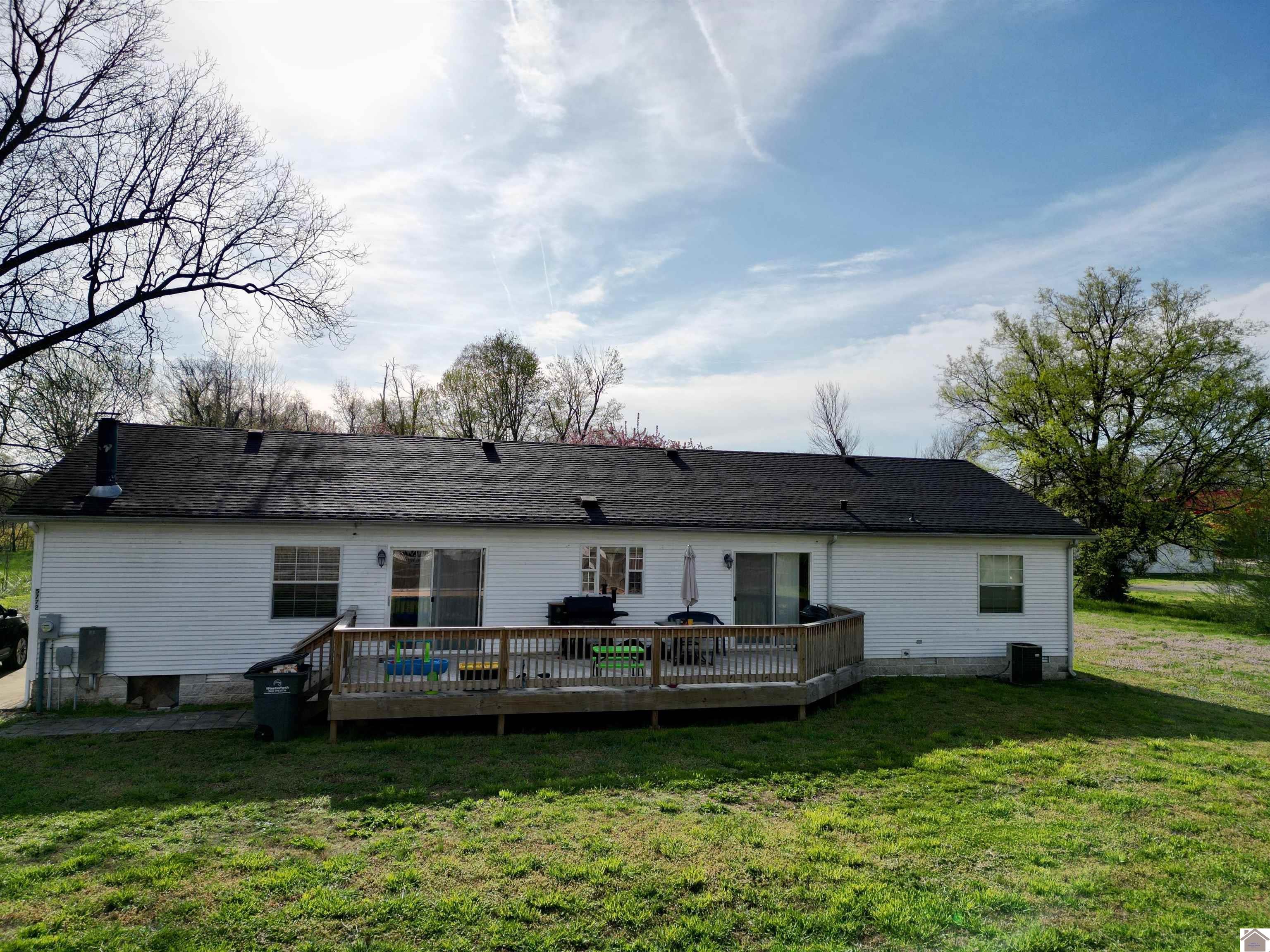 5770 & 5772 Metropolis Lake Road Property Photo 7
