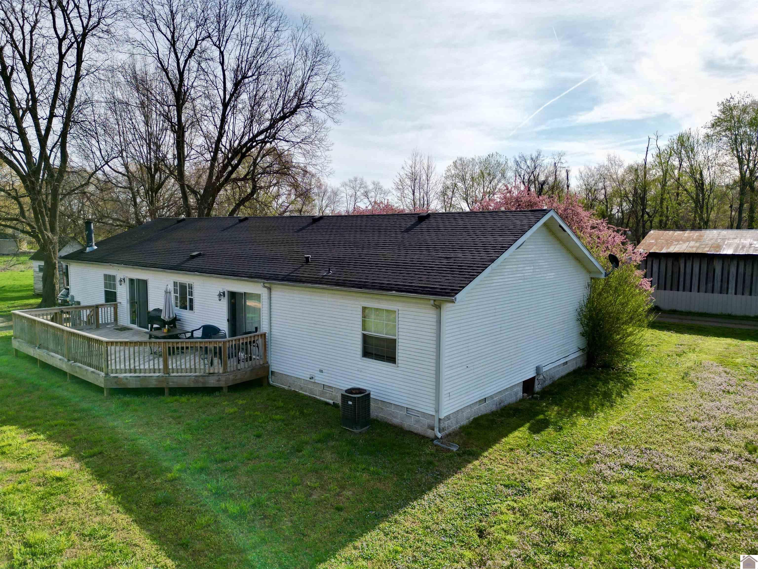 5770 & 5772 Metropolis Lake Road Property Photo 8