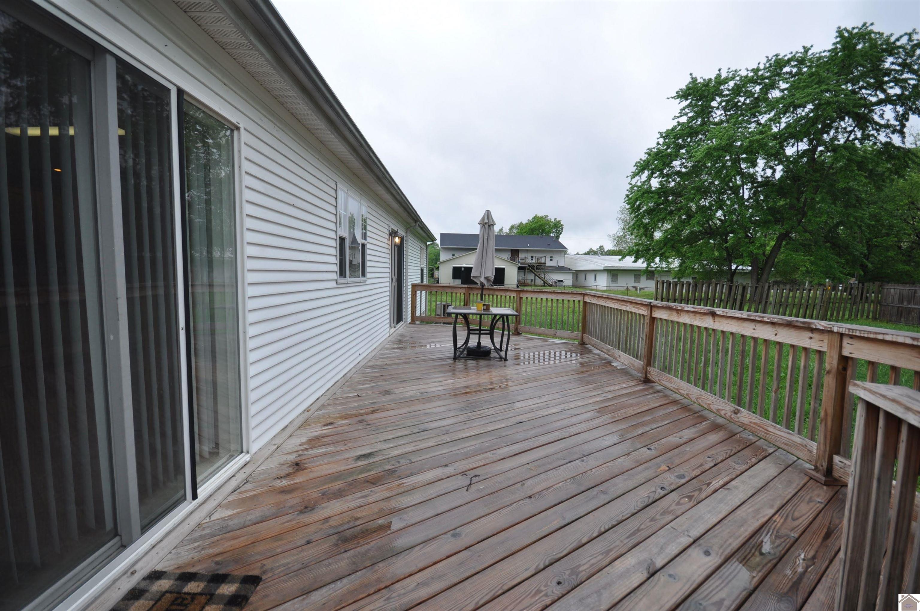 5770 & 5772 Metropolis Lake Road Property Photo 9