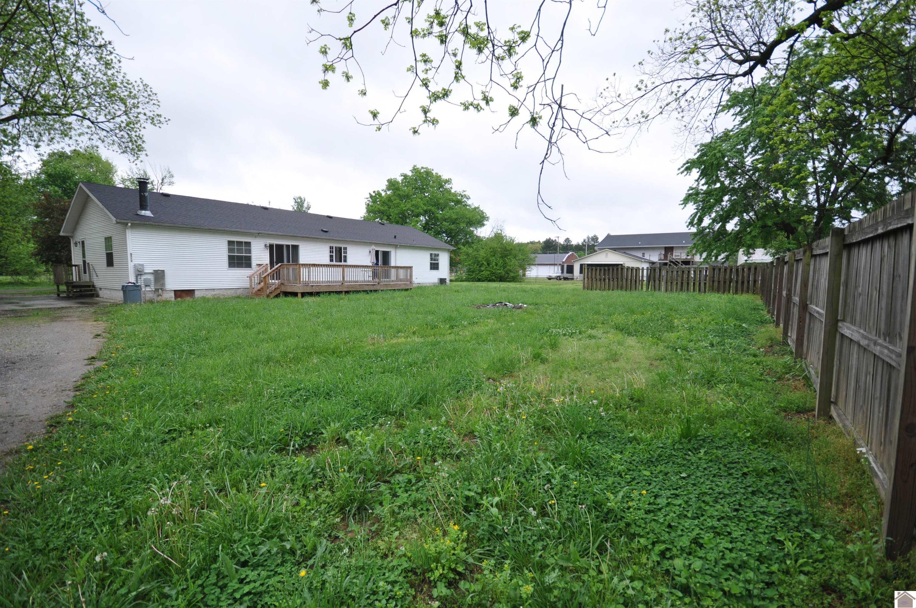 5770 & 5772 Metropolis Lake Road Property Photo 11