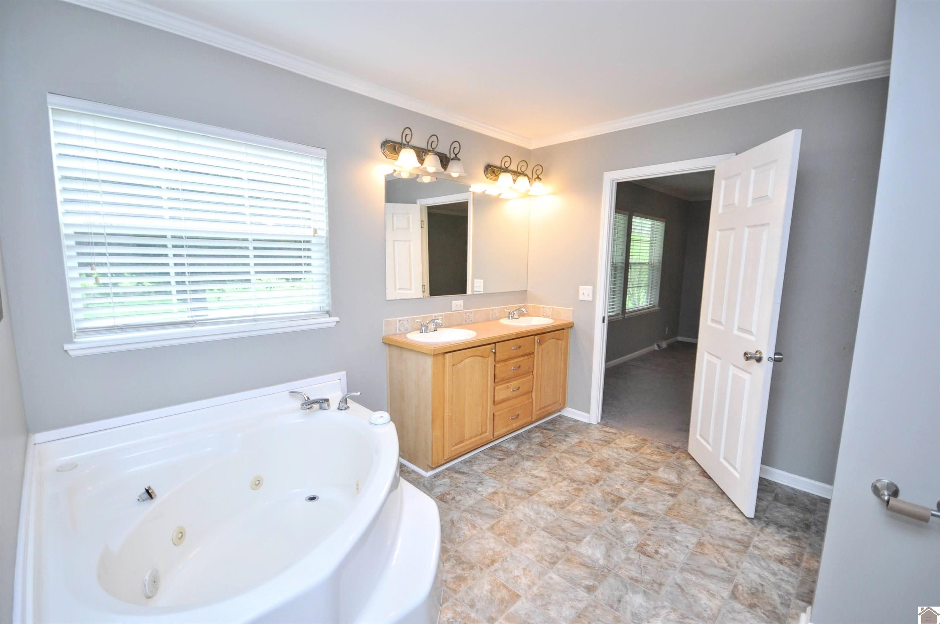 5770 & 5772 Metropolis Lake Road Property Photo 19