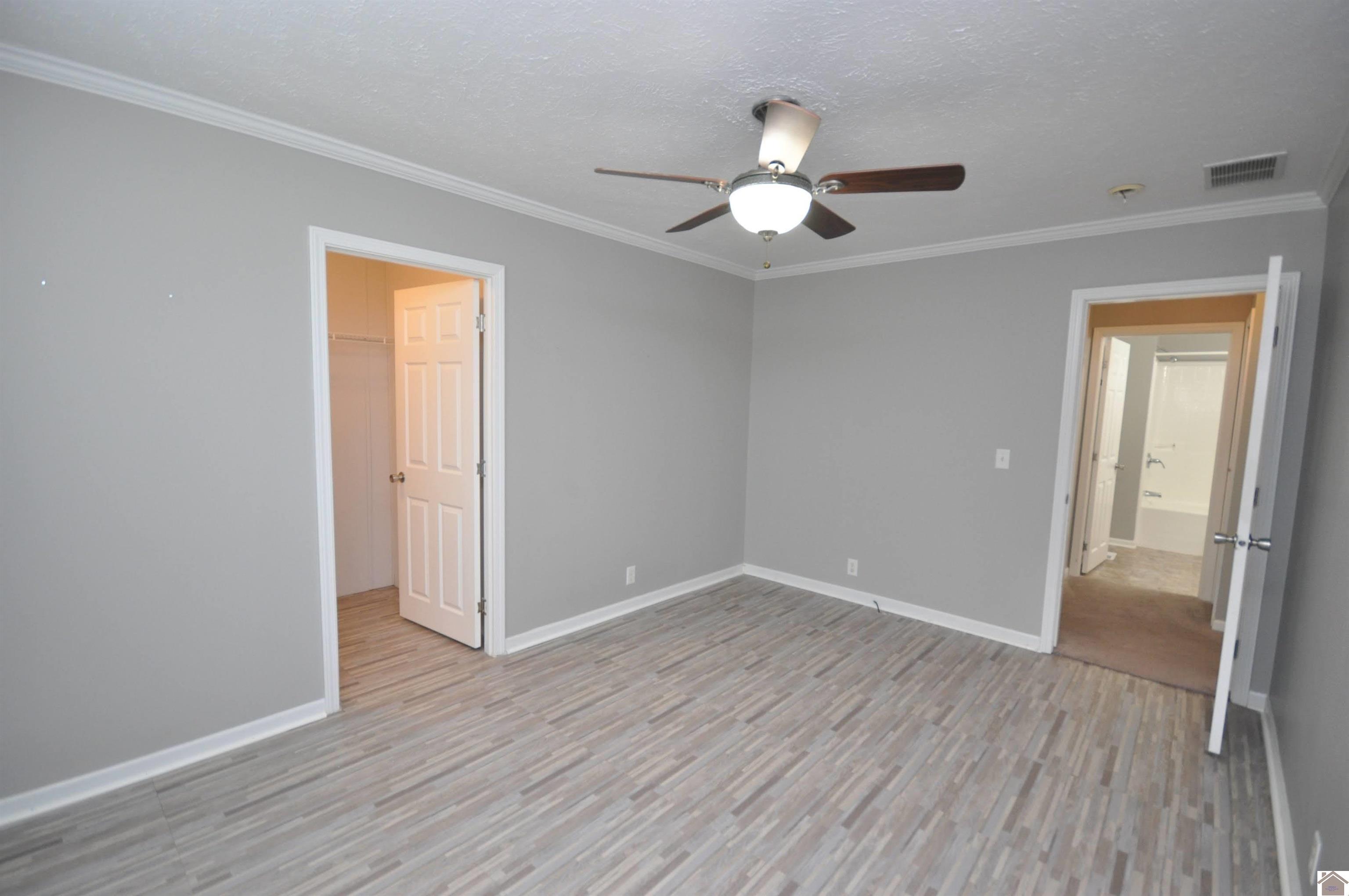 5770 & 5772 Metropolis Lake Road Property Photo 24
