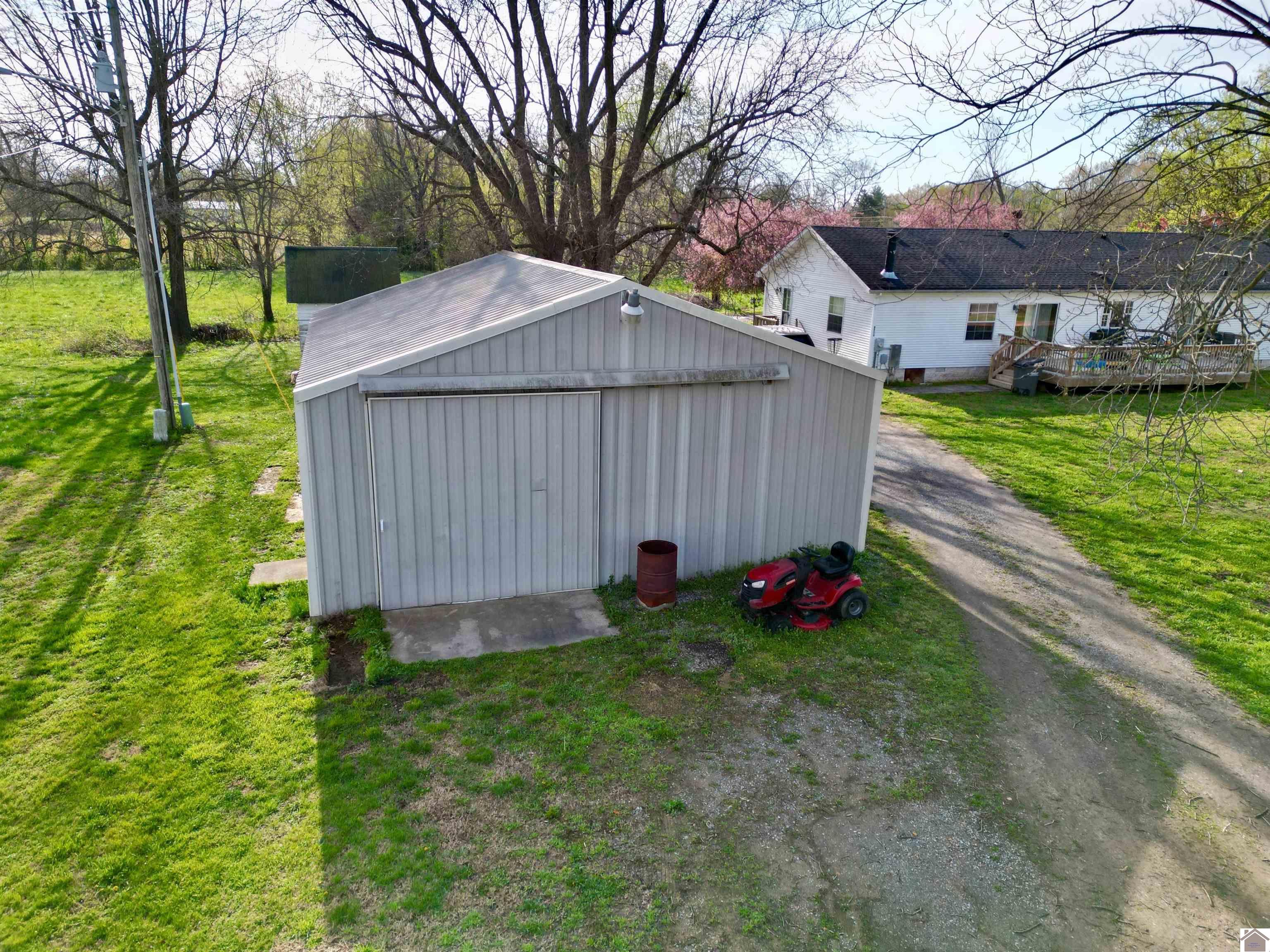 5770 & 5772 Metropolis Lake Road Property Photo 31