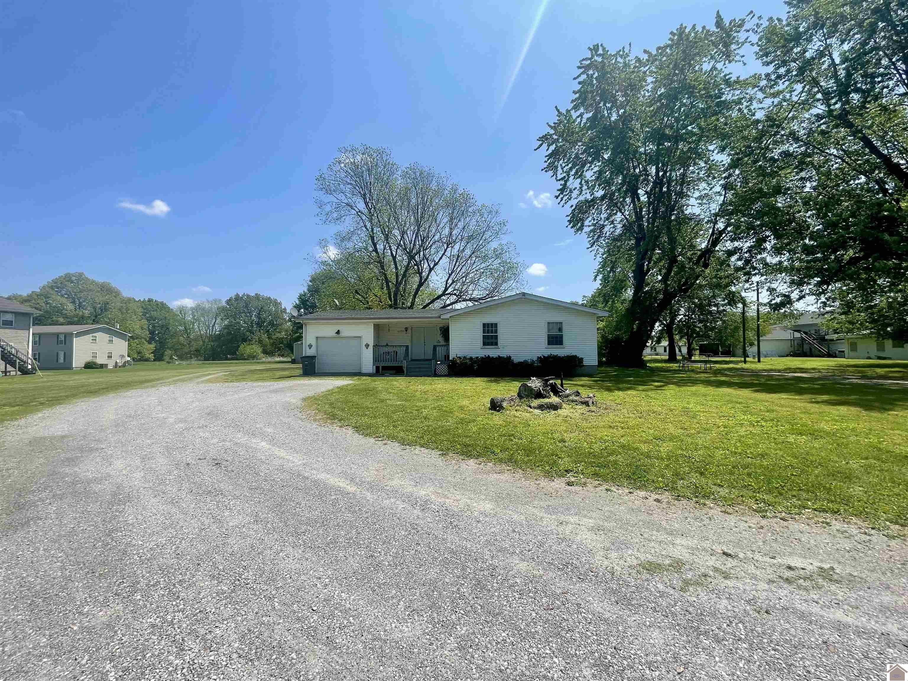 5770 & 5772 Metropolis Lake Road Property Photo 35