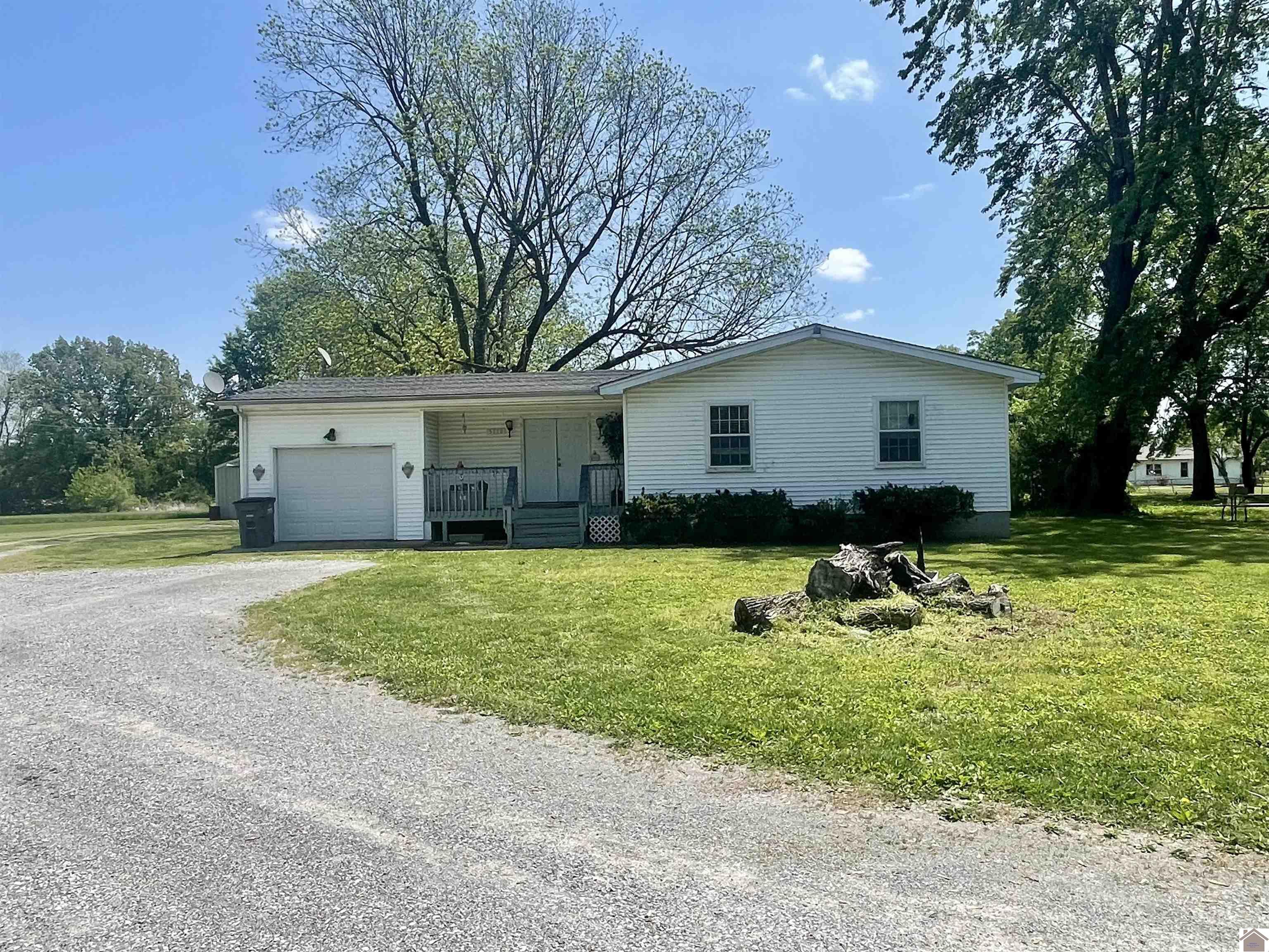 5770 & 5772 Metropolis Lake Road Property Photo 36