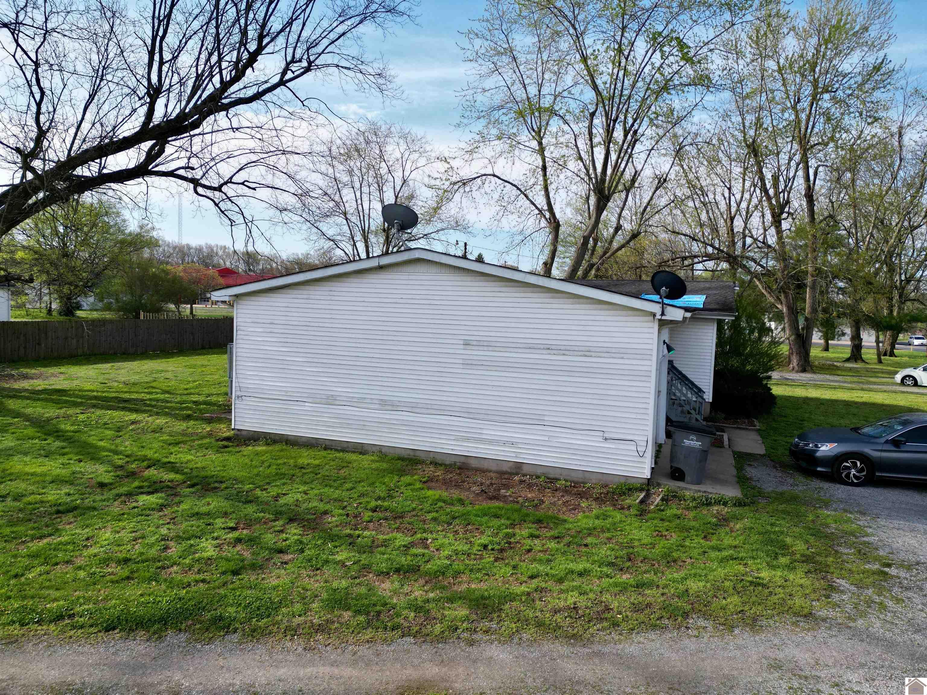 5770 & 5772 Metropolis Lake Road Property Photo 38