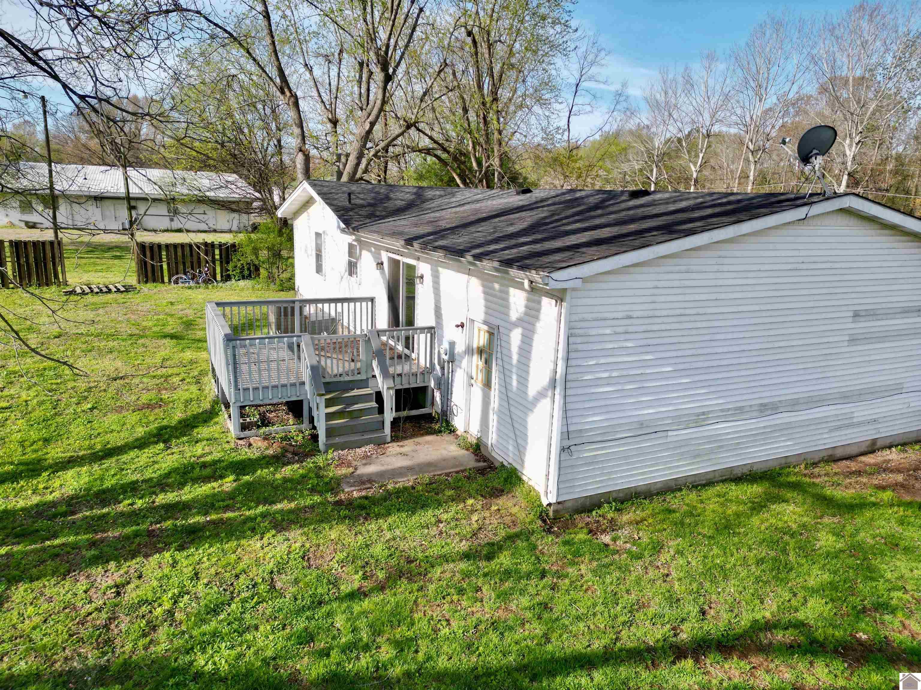 5770 & 5772 Metropolis Lake Road Property Photo 39