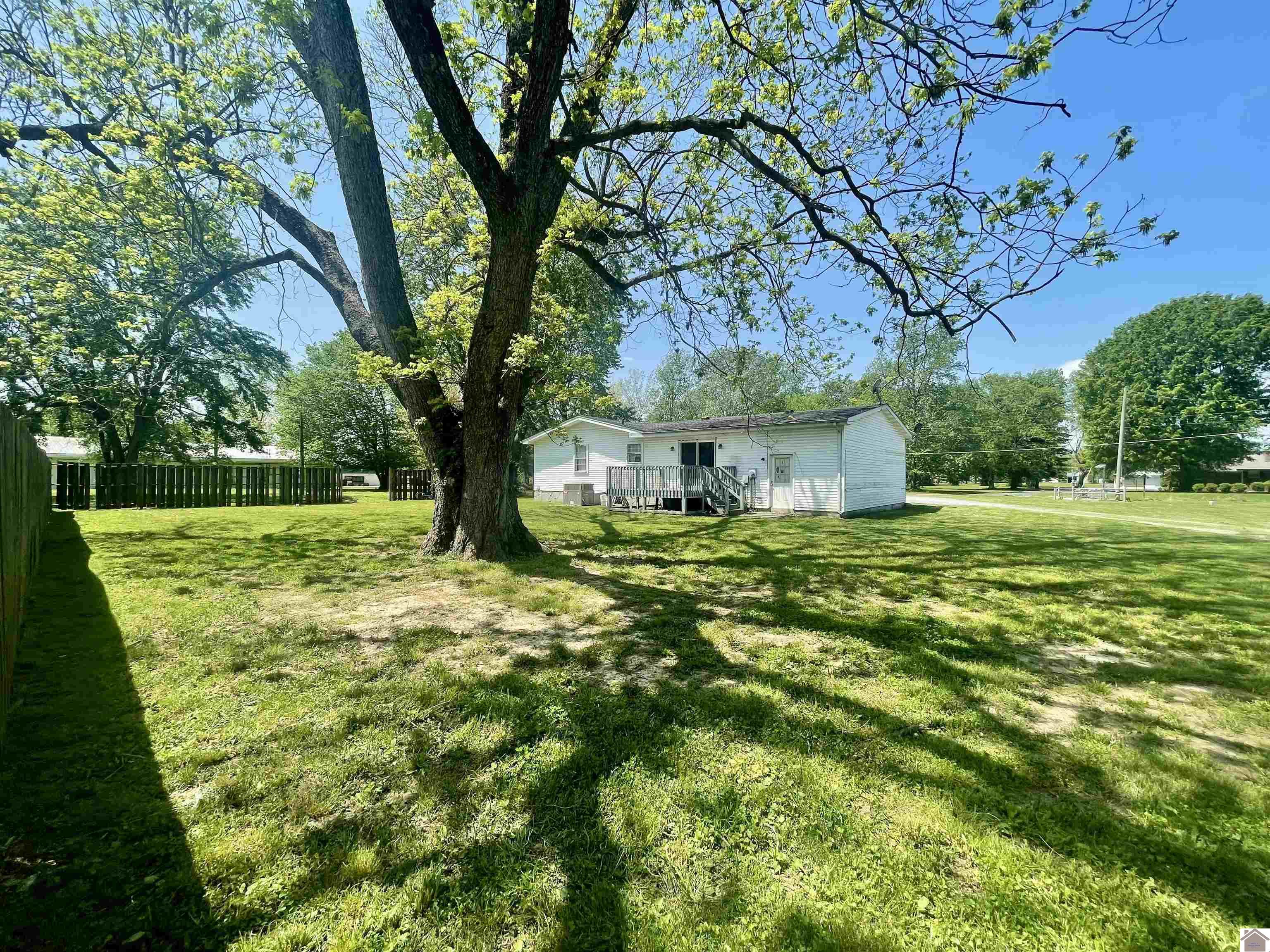 5770 & 5772 Metropolis Lake Road Property Photo 41