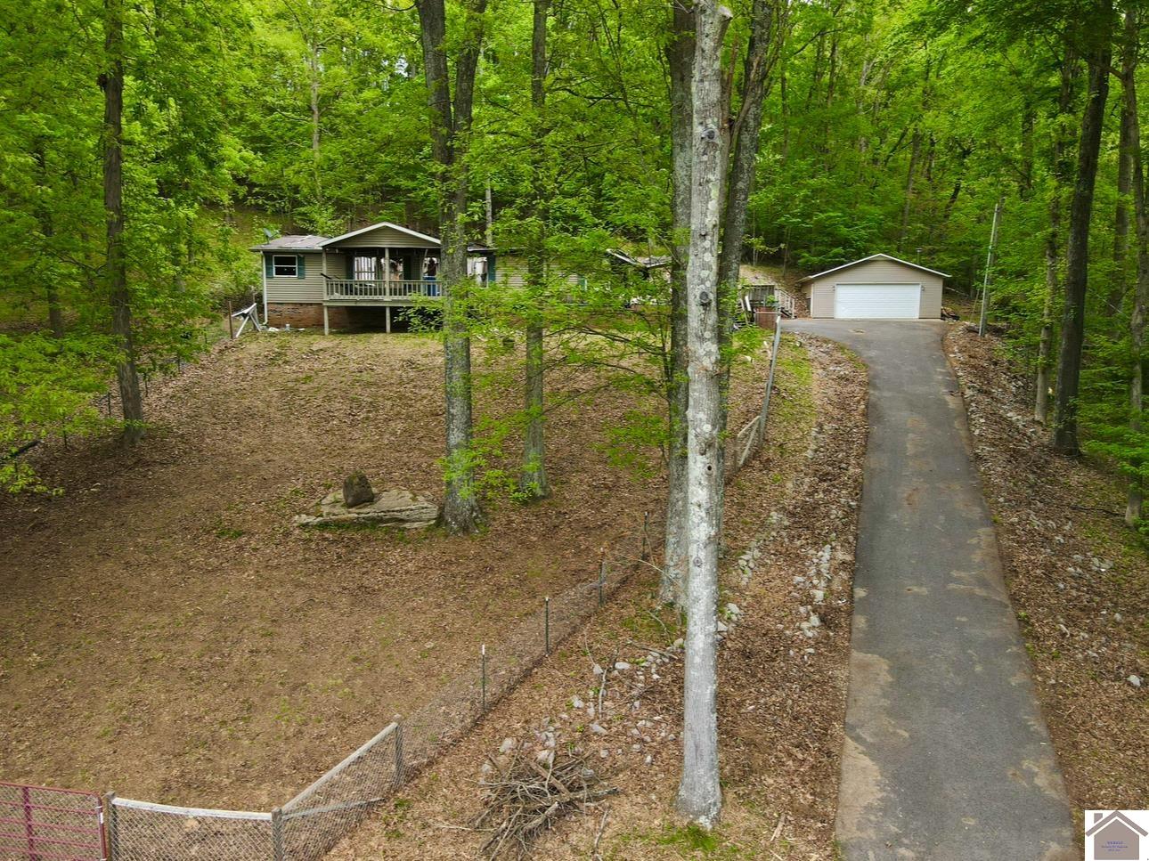 40 Oriole Dr Property Photo 1