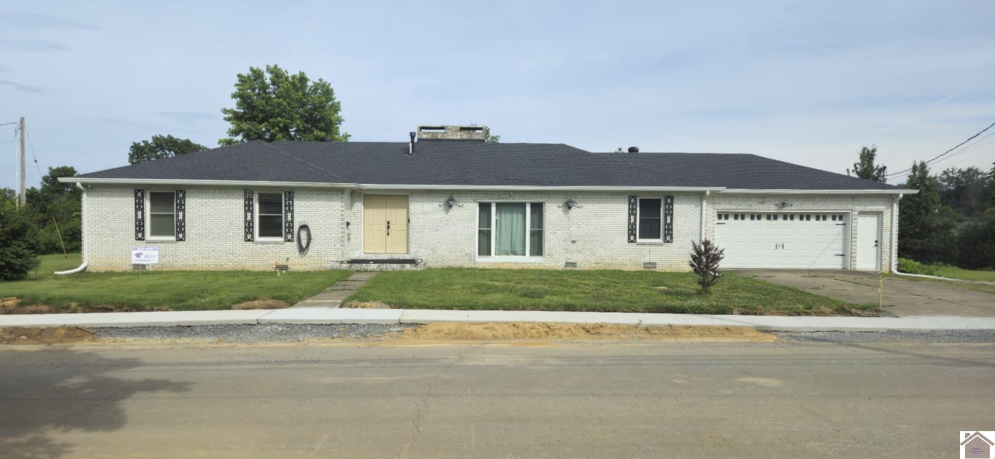 308 E Keigan Street Property Photo 1